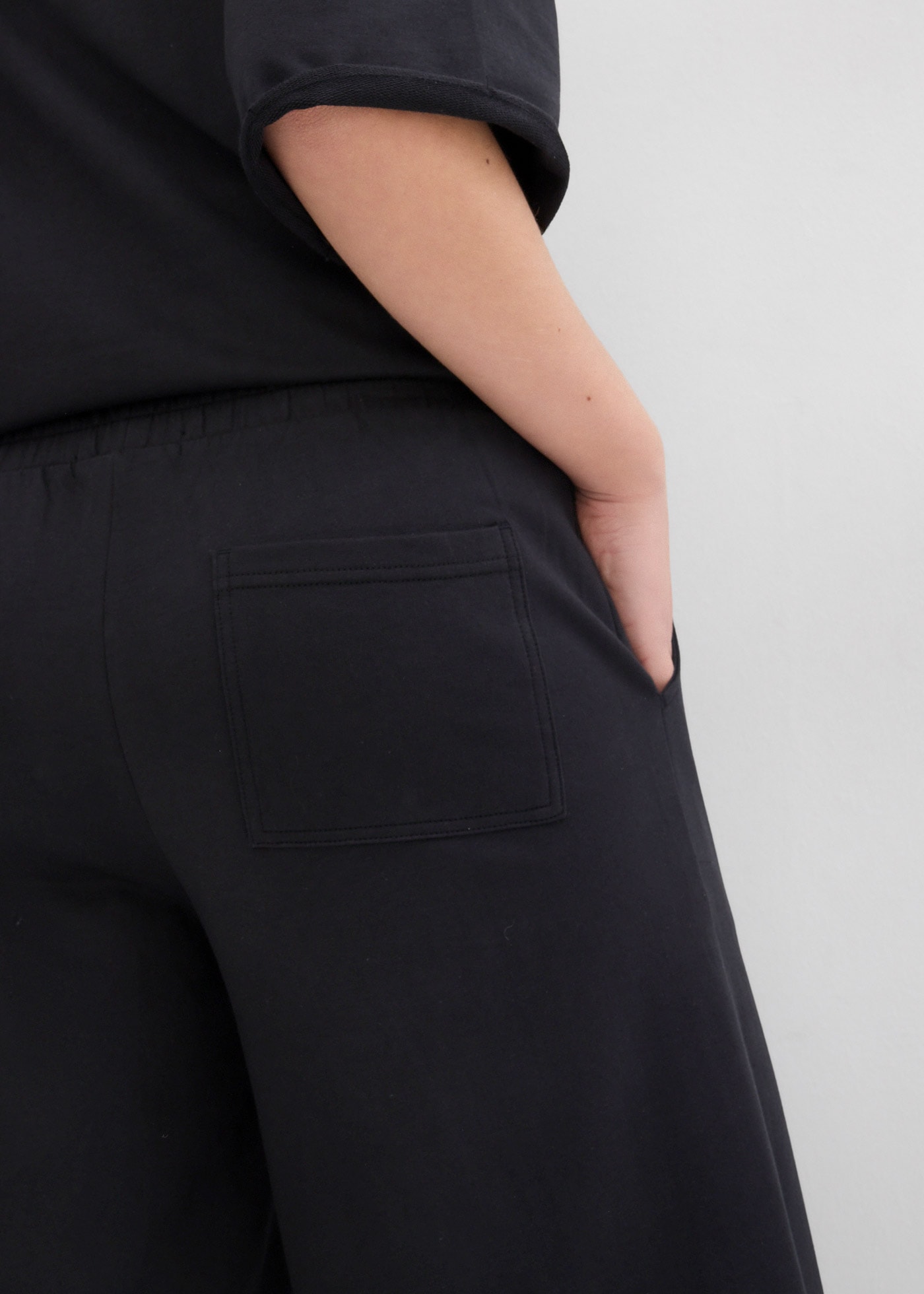 bonprix Pantalon sweat  aus Baumwolle, lockere Passform, weites Bein, bequemer Bund