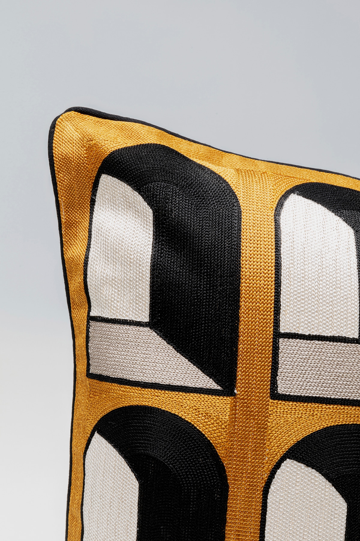 Kare Design Coussin décoratif »Coloseo, Kissenhülle mit Füllung, 50x50 cm« stützt Kopf und Nacken angenehm und sorgt für erholsamen Schlaf