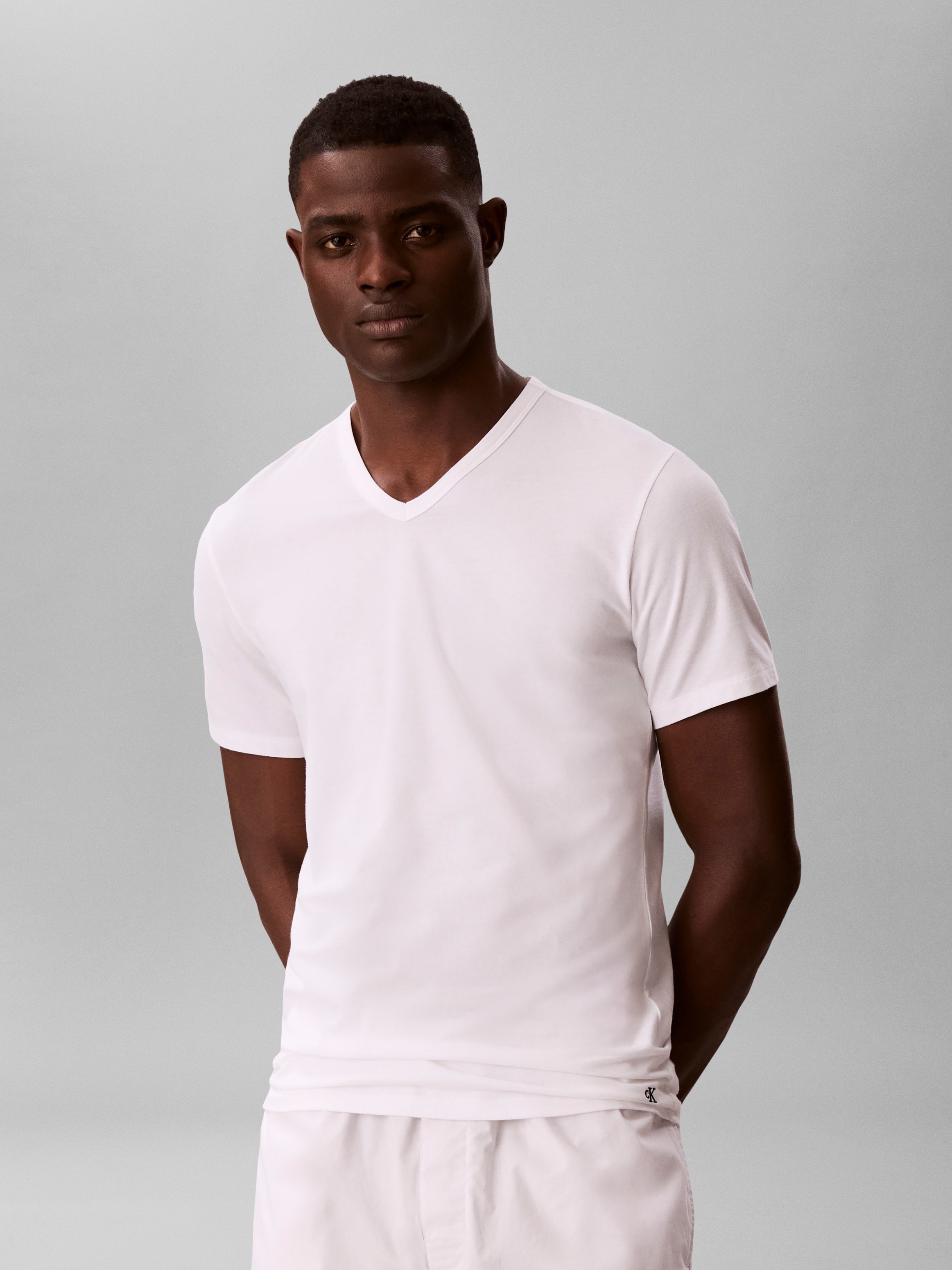 Calvin Klein Underwear T-Shirt »S/S V NECK 3PK« Packung, 3er-Pack, 3 mit Logo am Saum