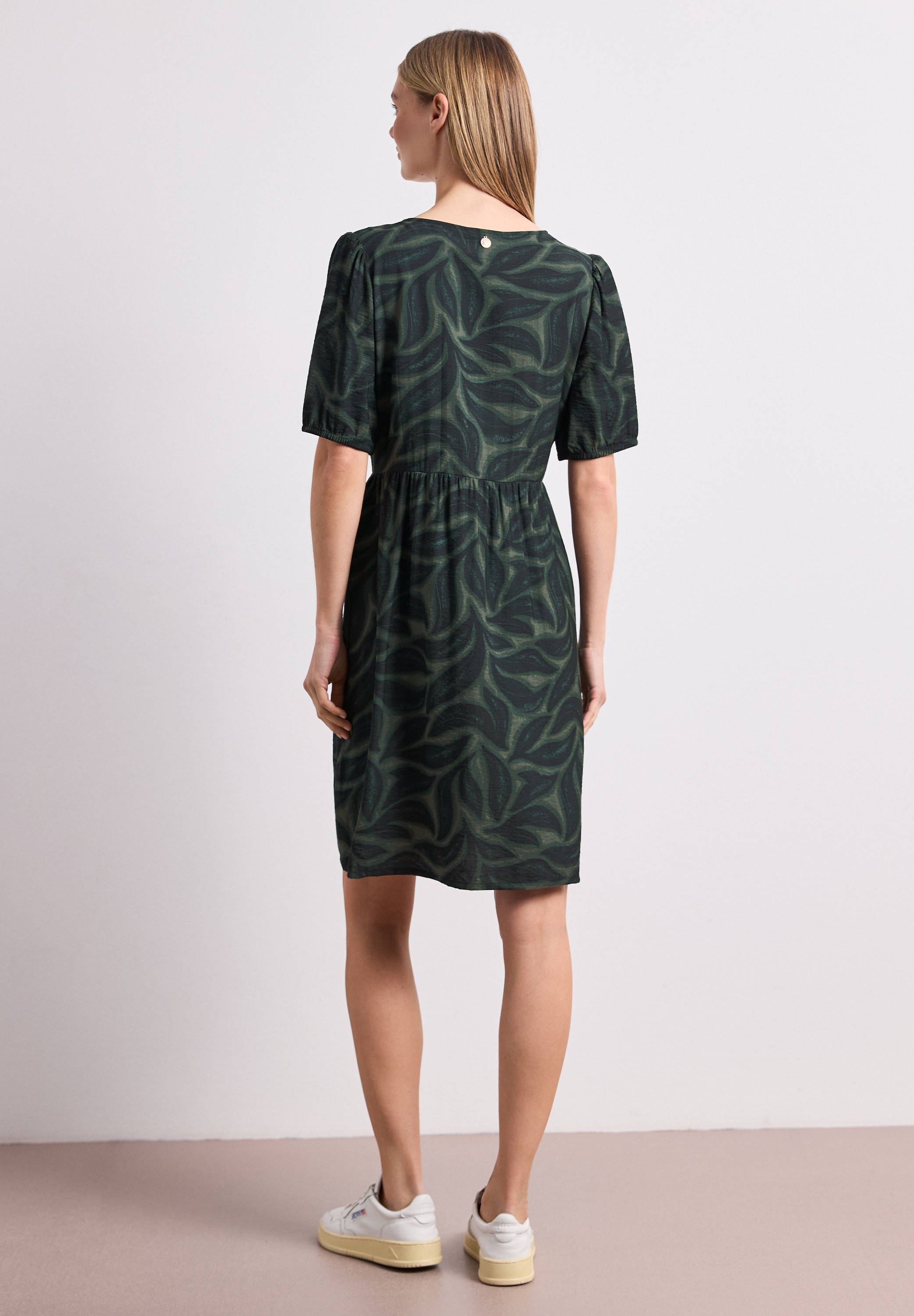 STREET ONE Robe d'été Sans poches robe d'été avec encolure fendue et imprimé feuilles intégral