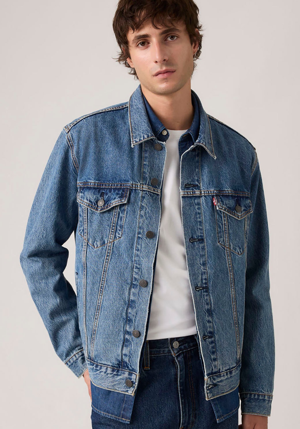 Levi's® Veste en jean »VINTAGE FIT TRUCKER JKT« sans capuche avec patte de boutonnage