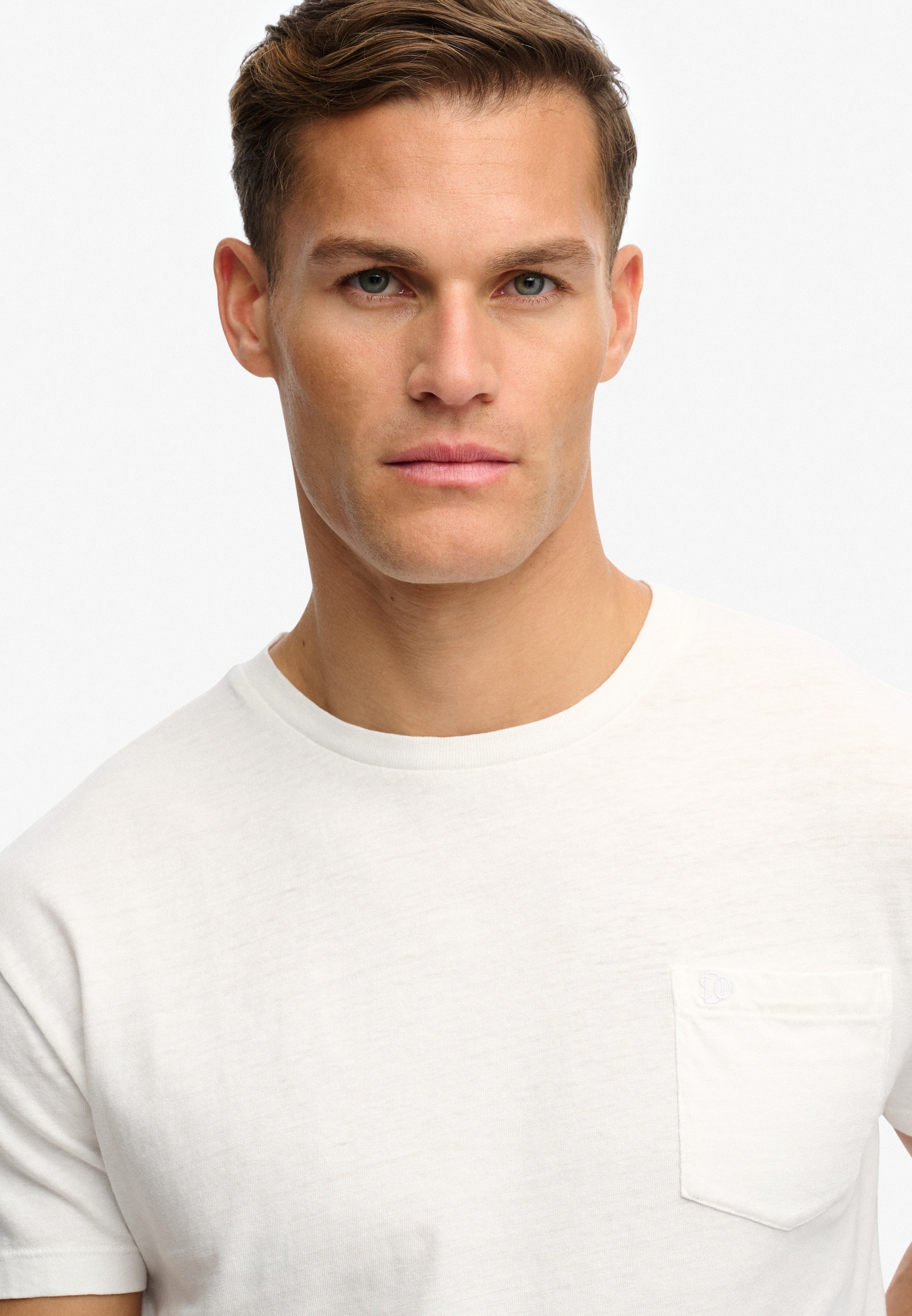Superdry Shirt à col rond »COTTON CLASSIC LINEN PKT TEE« Mélange de coton, coupe décontractée en mélange coton-lin léger et aéré