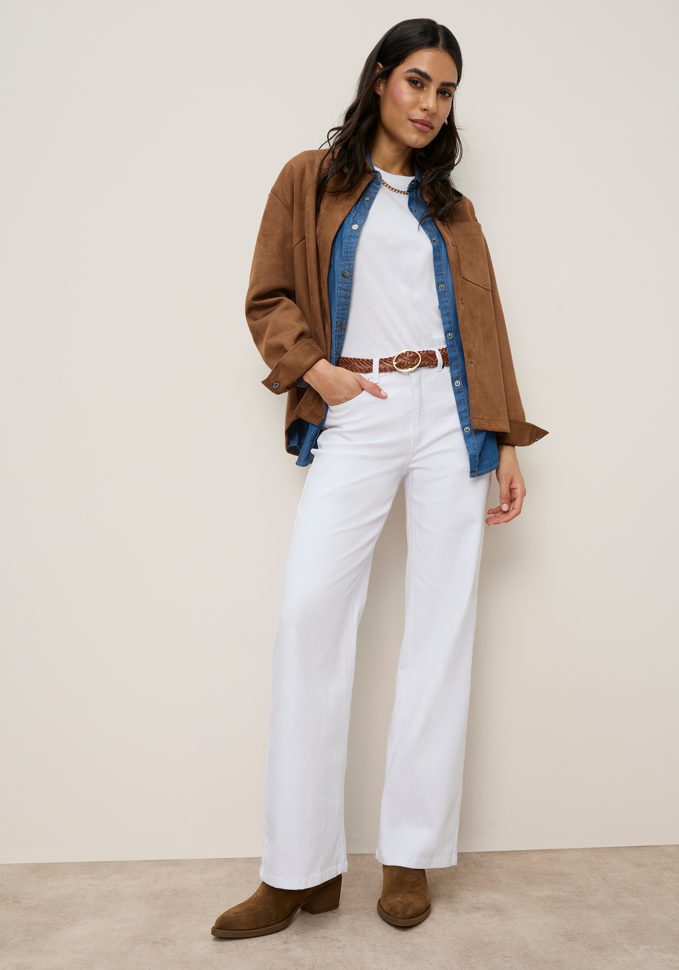 Tamaris Veste chemise »aus weichem Veloursleder-Imitat« Longueur couvrant les hanches, avec patte de boutonnage