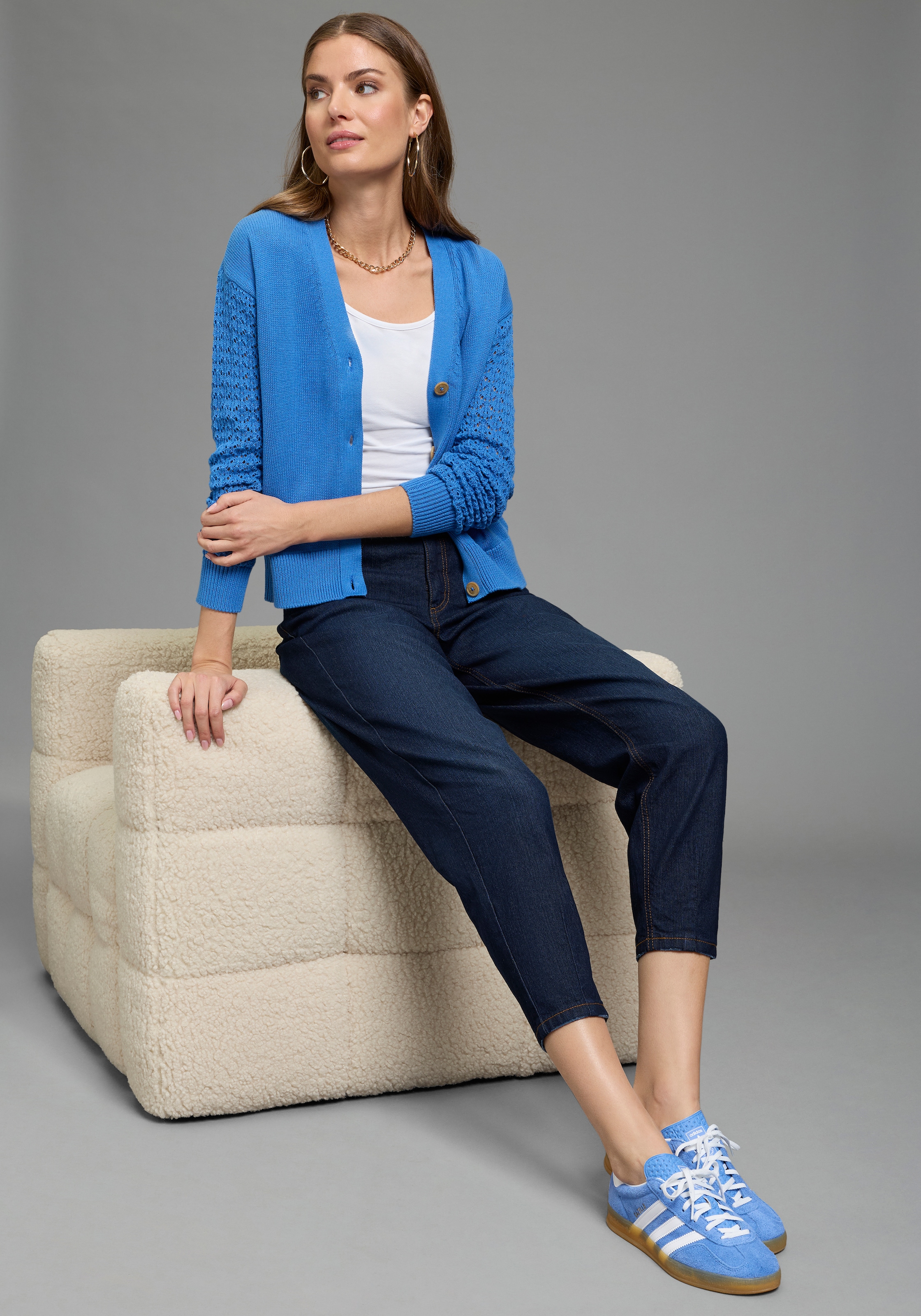 Laura Scott Veste en tricot mit femininen Ajourärmeln und V-Ausschnitt