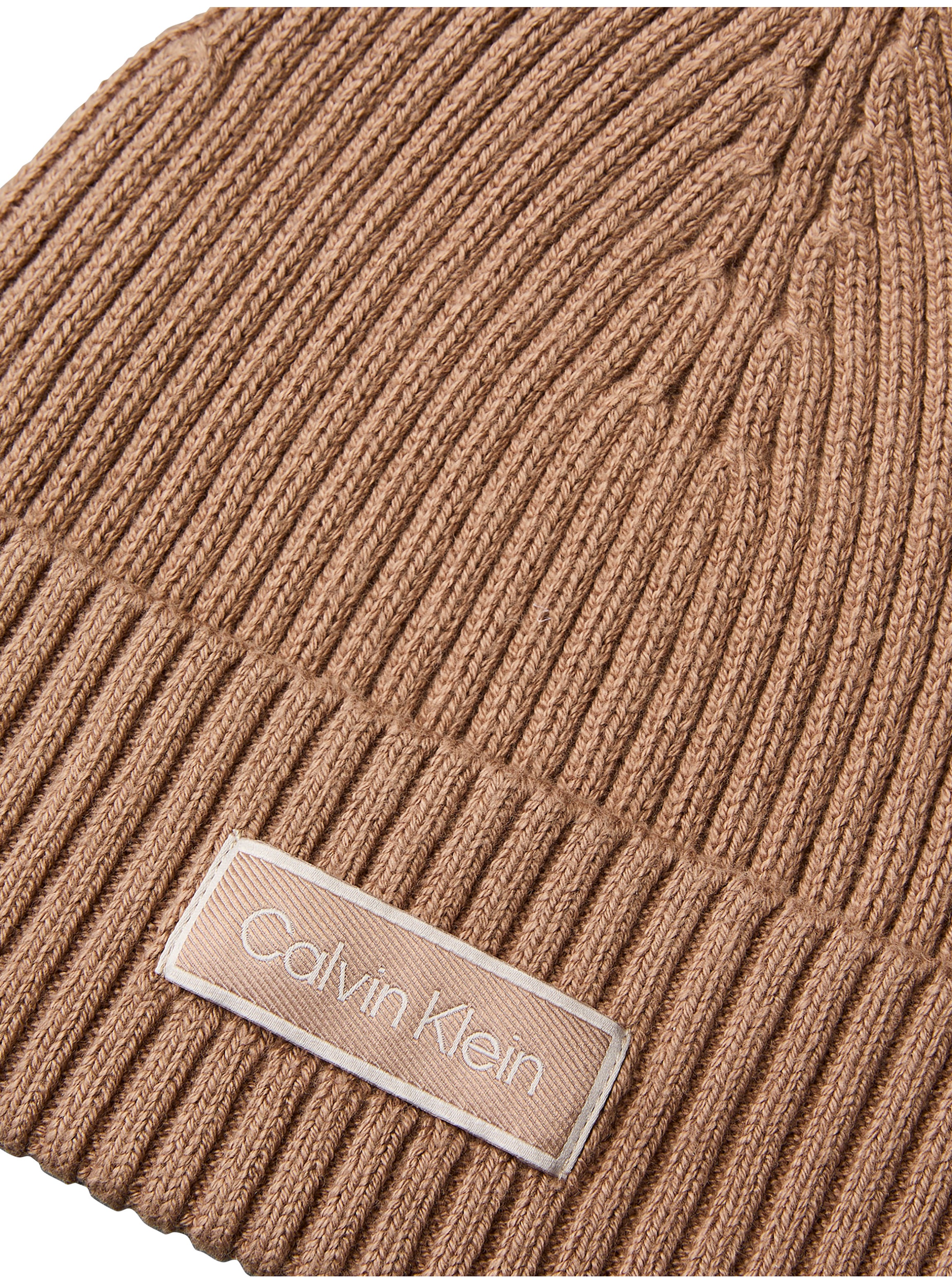 Calvin Klein Bonnet »PATCH CHUNKY RIB COTTON BEANIE« coupe régulière avec logo de marque cousu
