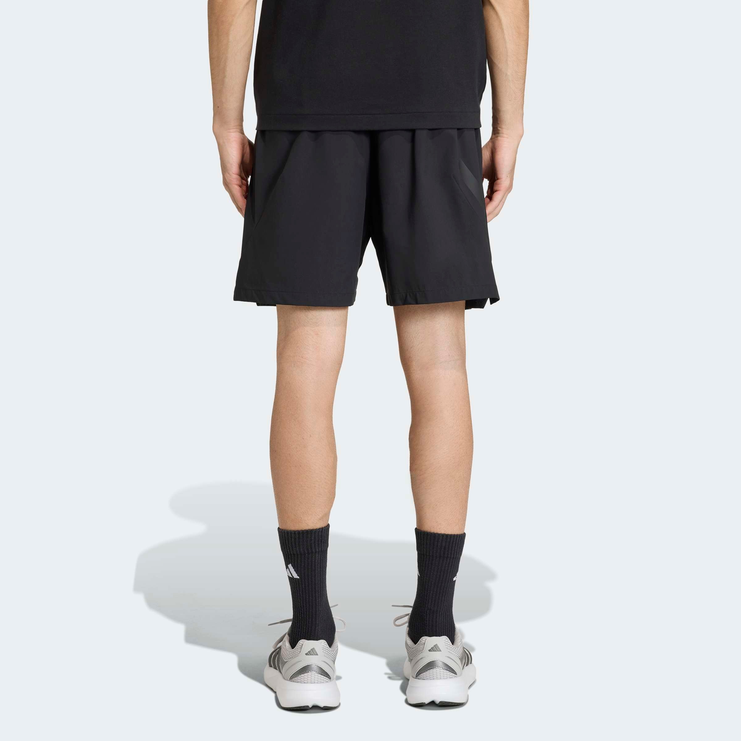 adidas Sportswear Short »ADIDAS Z.N.E. GEWEBT«  avec coupe décontractée, en fibre synthétique, forme normale et ample
