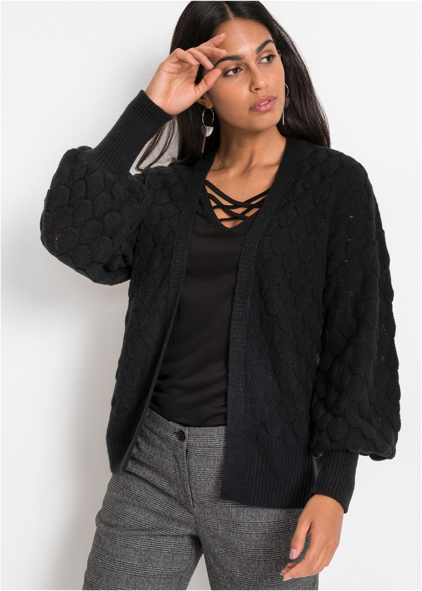 bonprix Veste en tricot ajouré »Ajour-Strickjacke« Oversize-Passform, Ajour-Muster, femininer Stil, aus Polyacryl