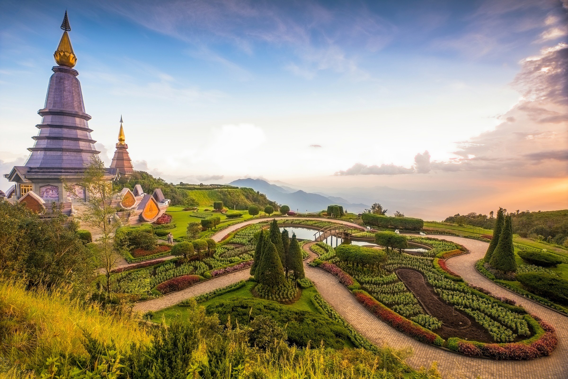 Papermoon Fototapete »CHIANG MAI PAGODEN-THAILAND GARTEN WOLKE SONNE PANORAMA«