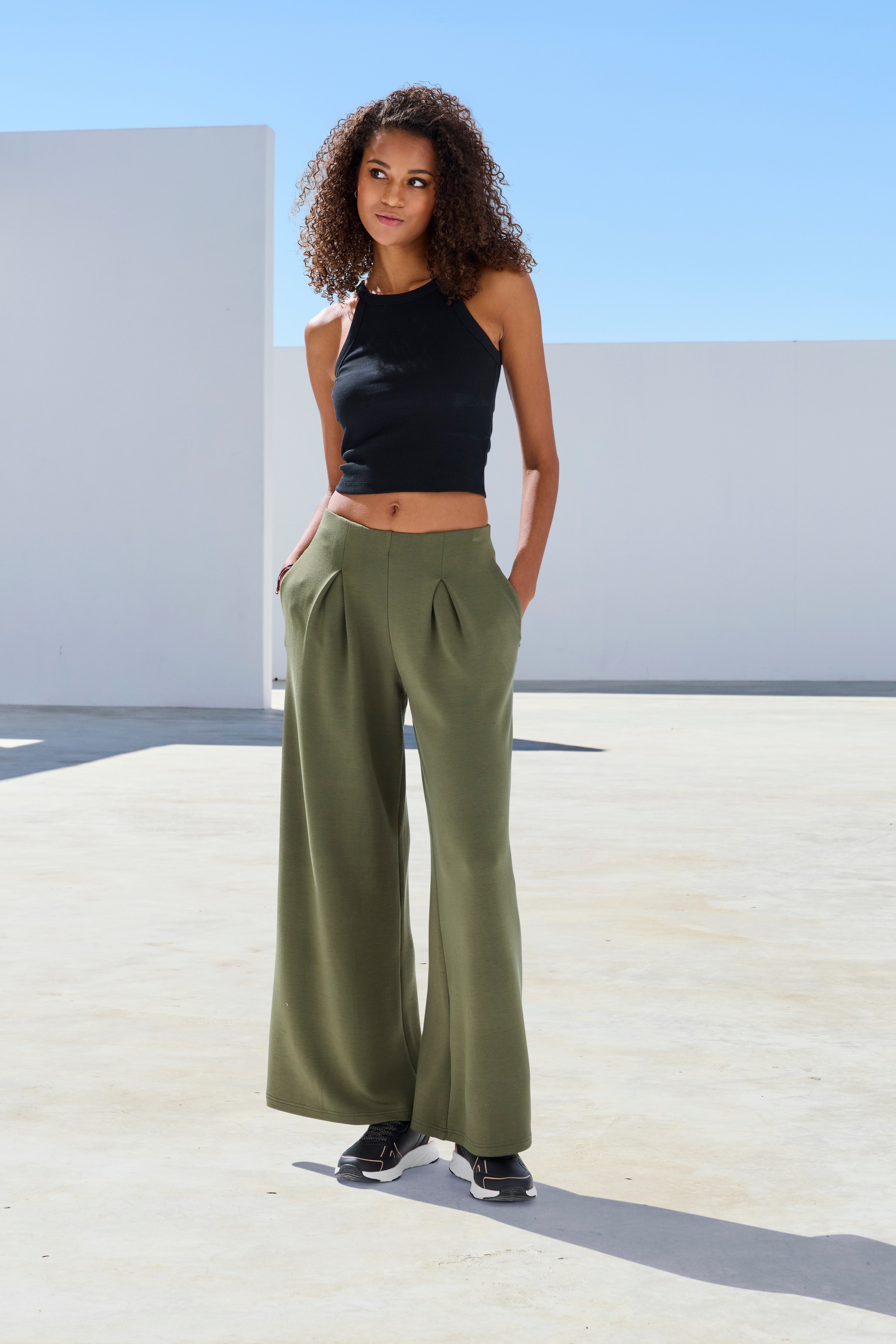 LASCANA Homewearhose  mit weitem Bein und Kellerfalten