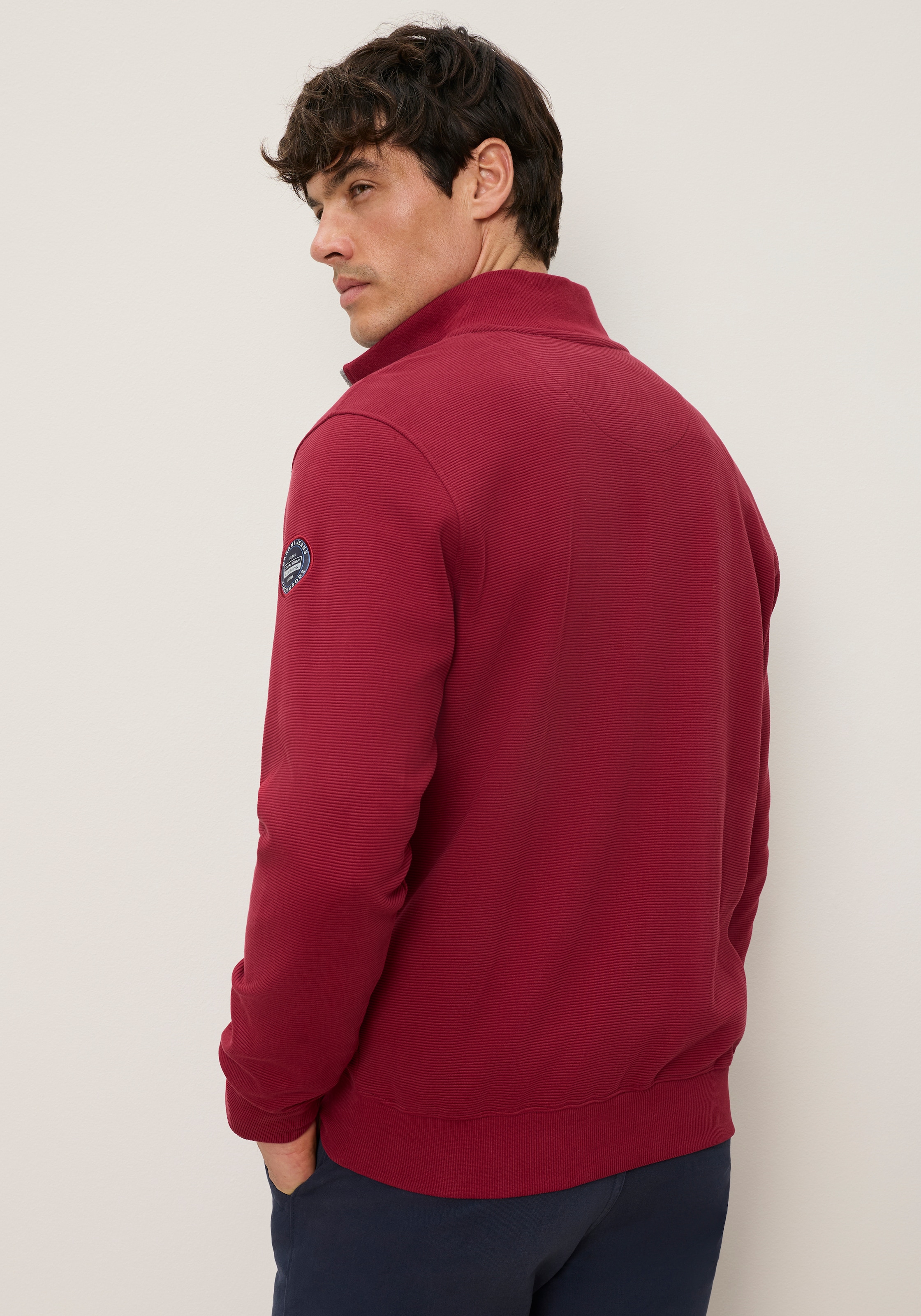 Man's World Sweatshirt »- Sportiv gepflegte Optik für Alltag und Freizeit«, Wertiger Oberstoff, markante Kontrastakzente, moderner Freizeit-Look
