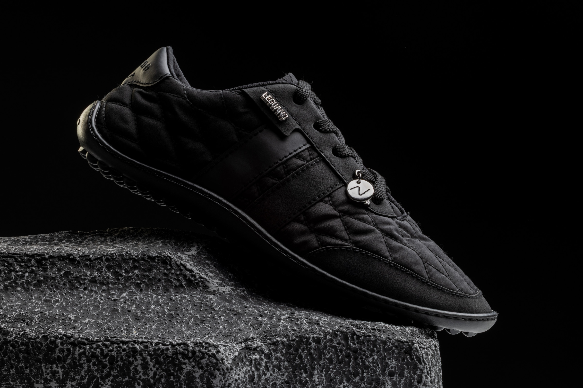 Leguano Chaussures pieds nus »NIGHTSTEP«  chaussure à lacets avec surpiqûres décoratives et pendentif logo