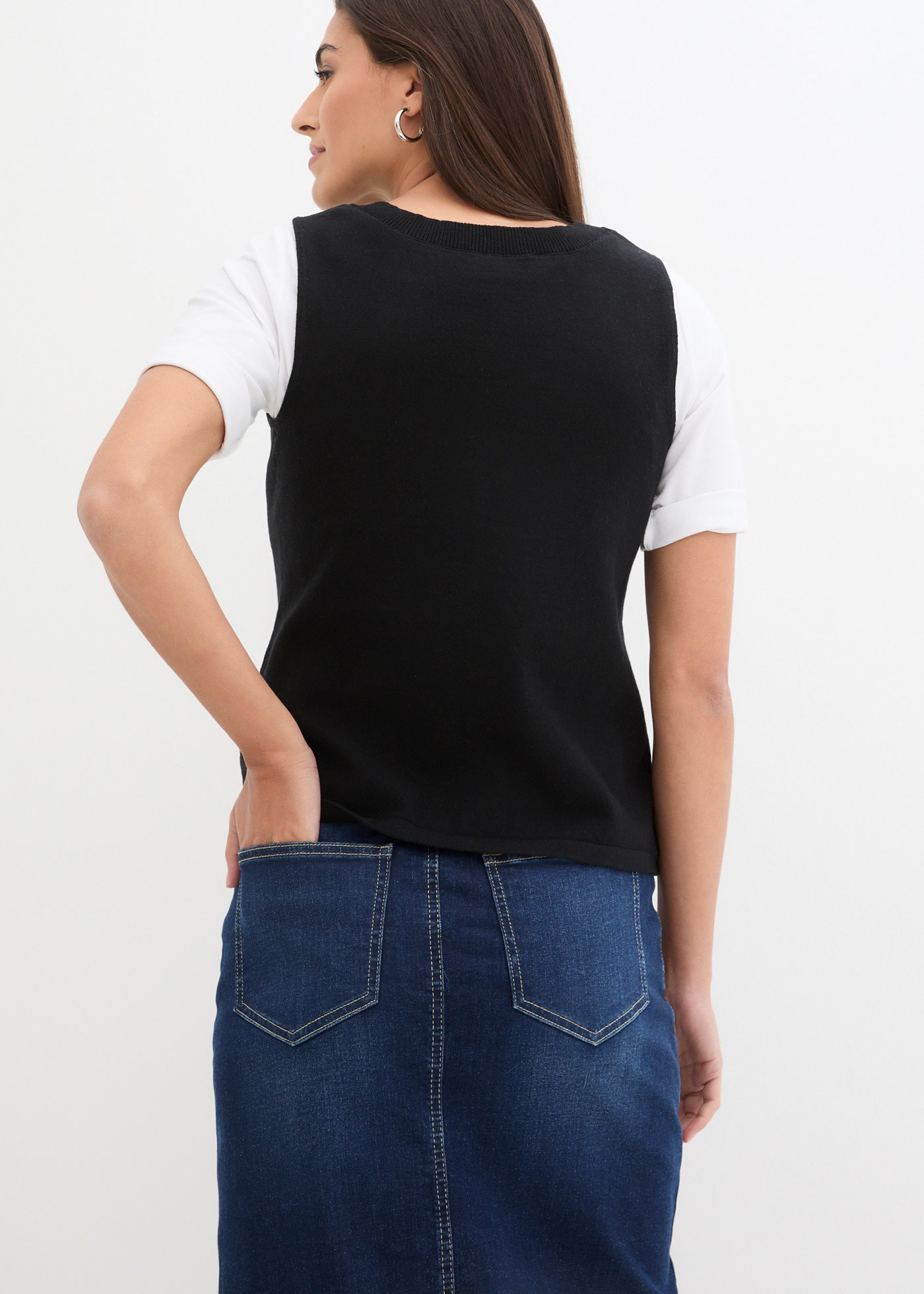 bonprix Gilet tricoté »Feinstrick-Weste mit Knöpfen« aus Baumwollmischung, Slim fit Passform, mit Knopfleiste, unifarben