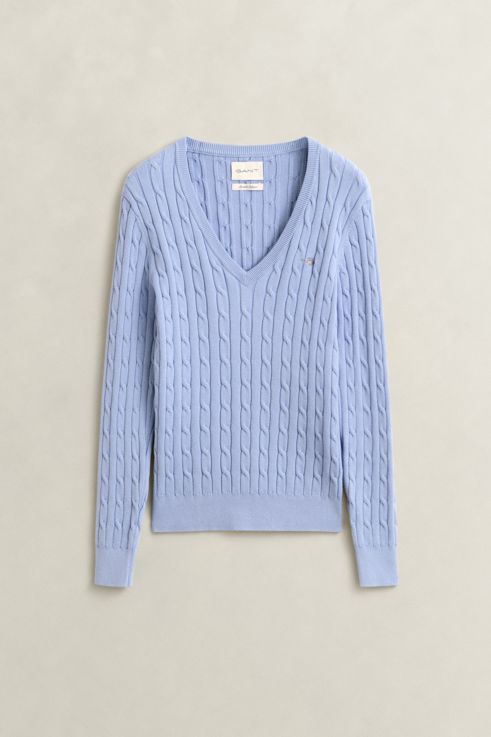 Gant Strickpullover »STRETCH COTTON CABLE V-NECK« mit Logostickerei auf der Brust
