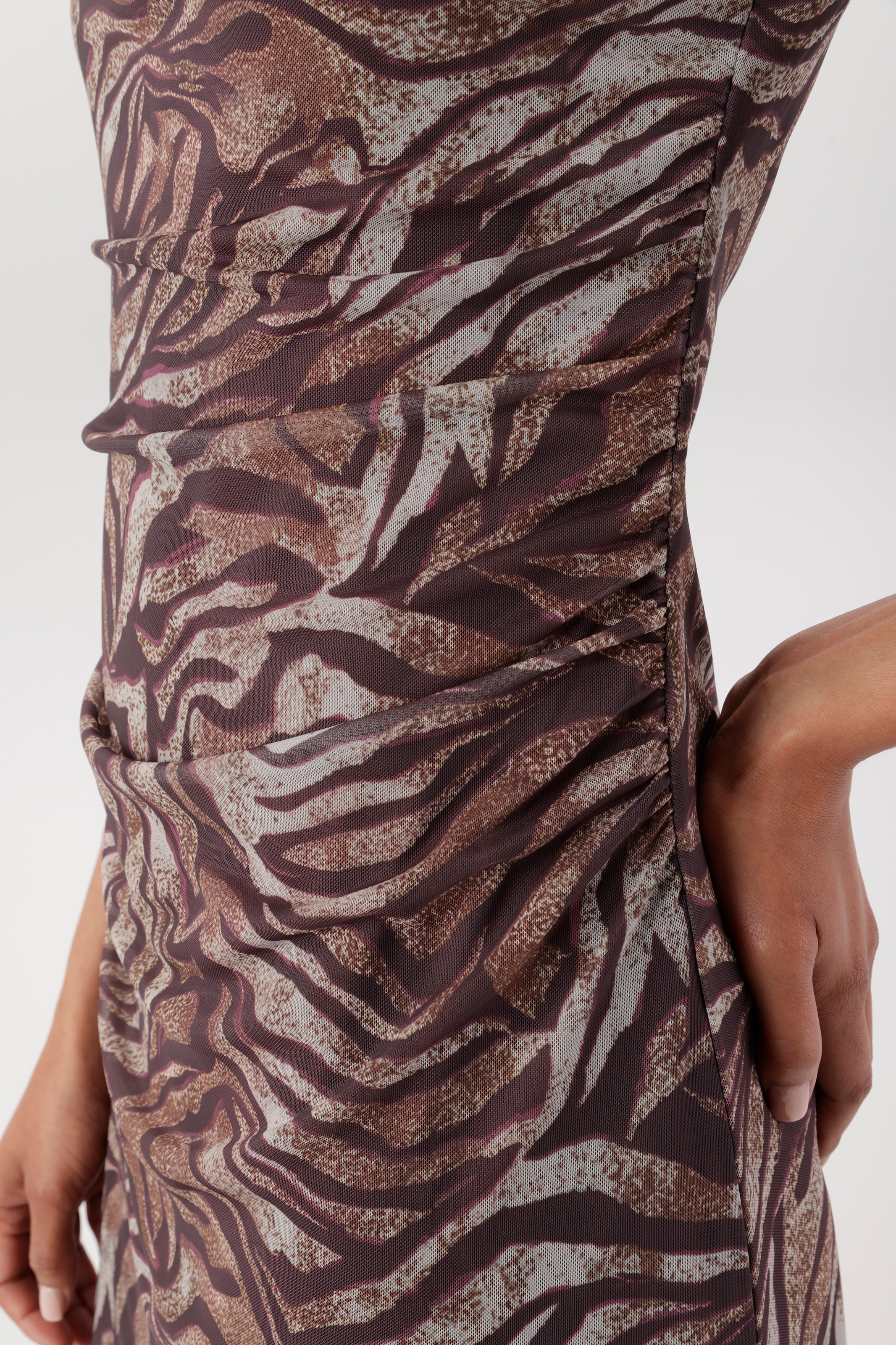 Aniston SELECTED Robe midi In Mesh-Qualiät und im angesagten Animalprint - NEUE KOLLEKTION