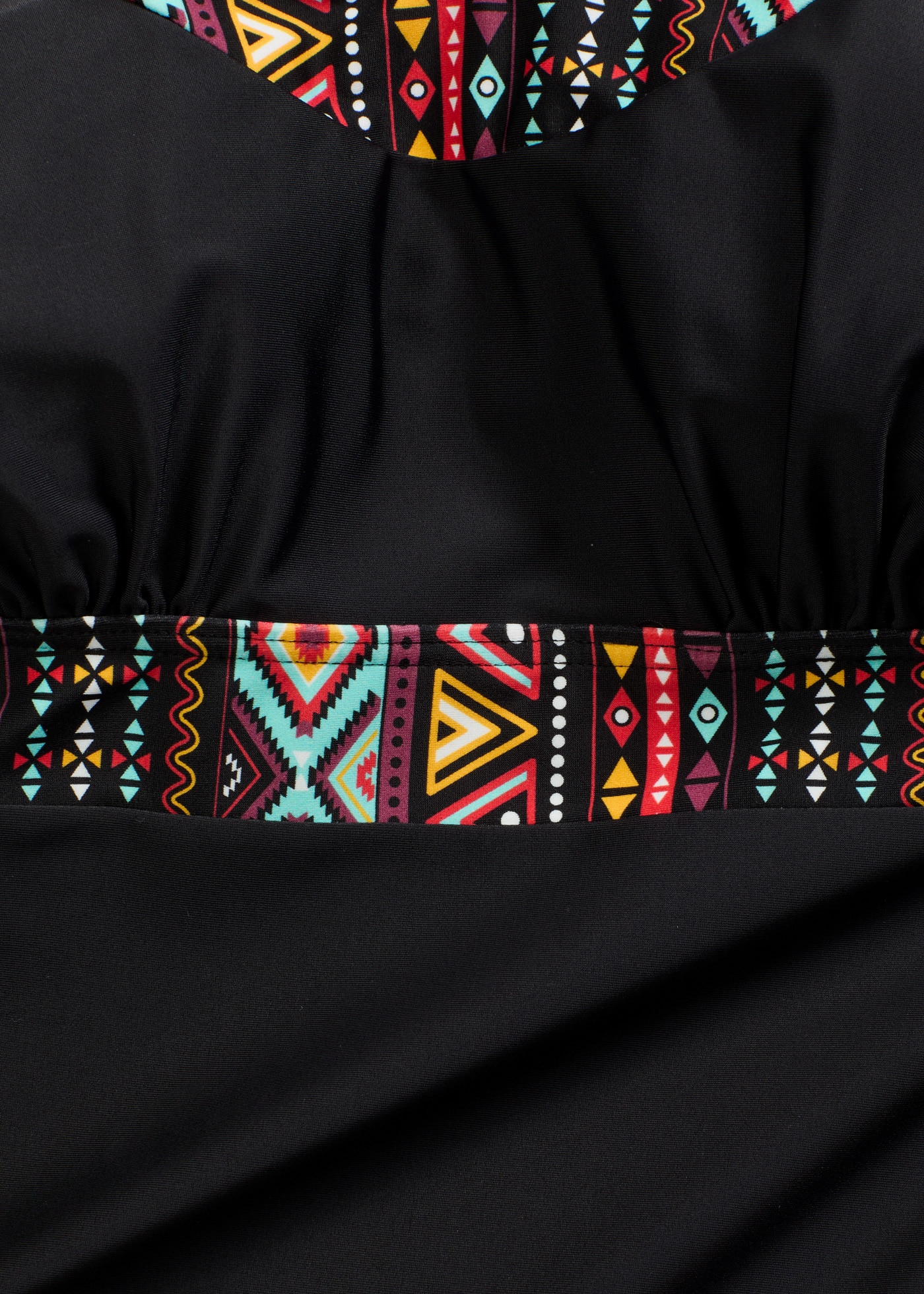 bonprix Tankini Set, 2 cuis kontrastfarbige Details, sportlicher Stil, elastisches Obermaterial