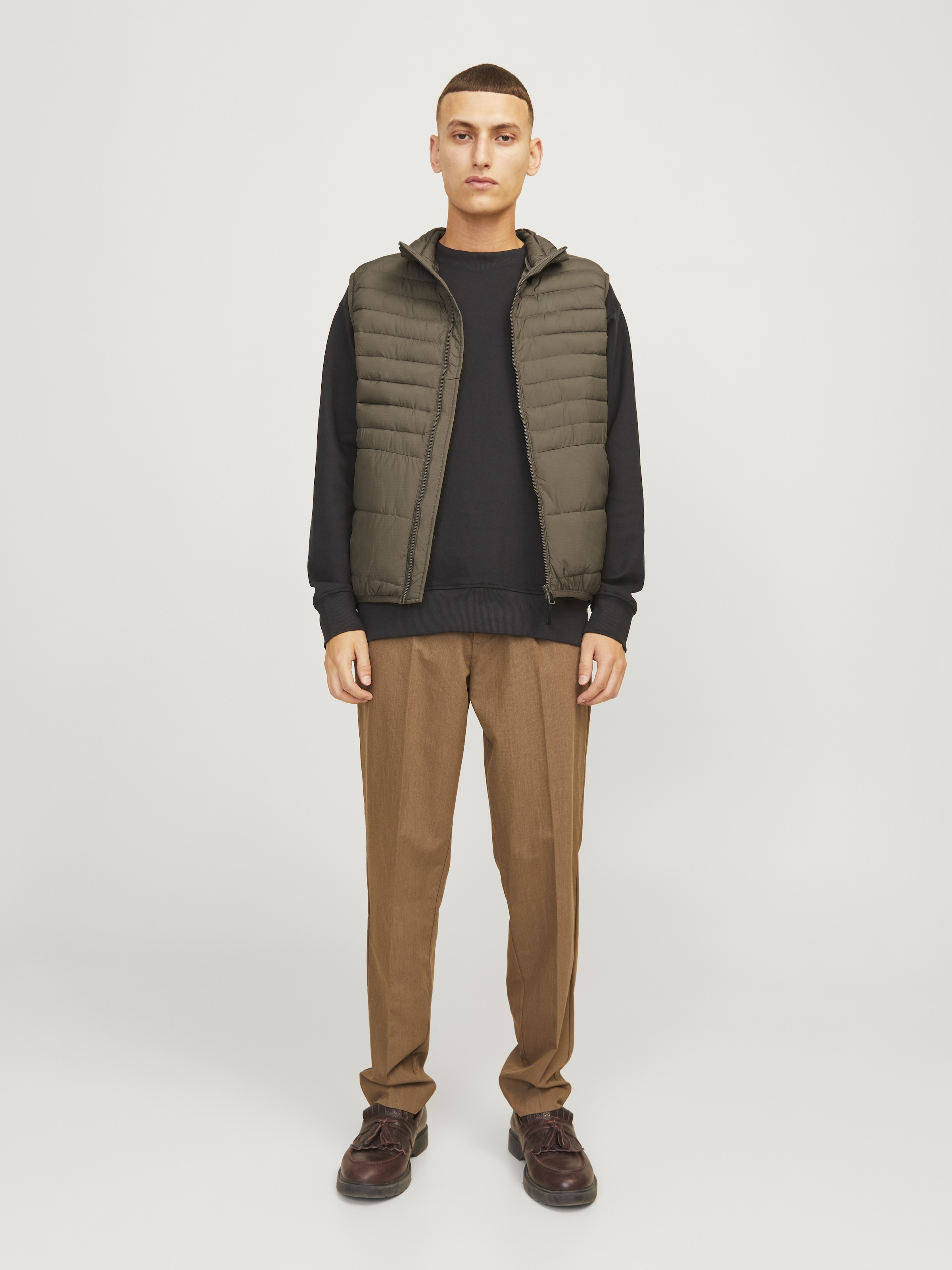 Jack & Jones Gilet matelassé »JJESTATE  Praktische Weste mit Beutel, ideal für unterwegs« uni, tendance, coupe régulière, polyester