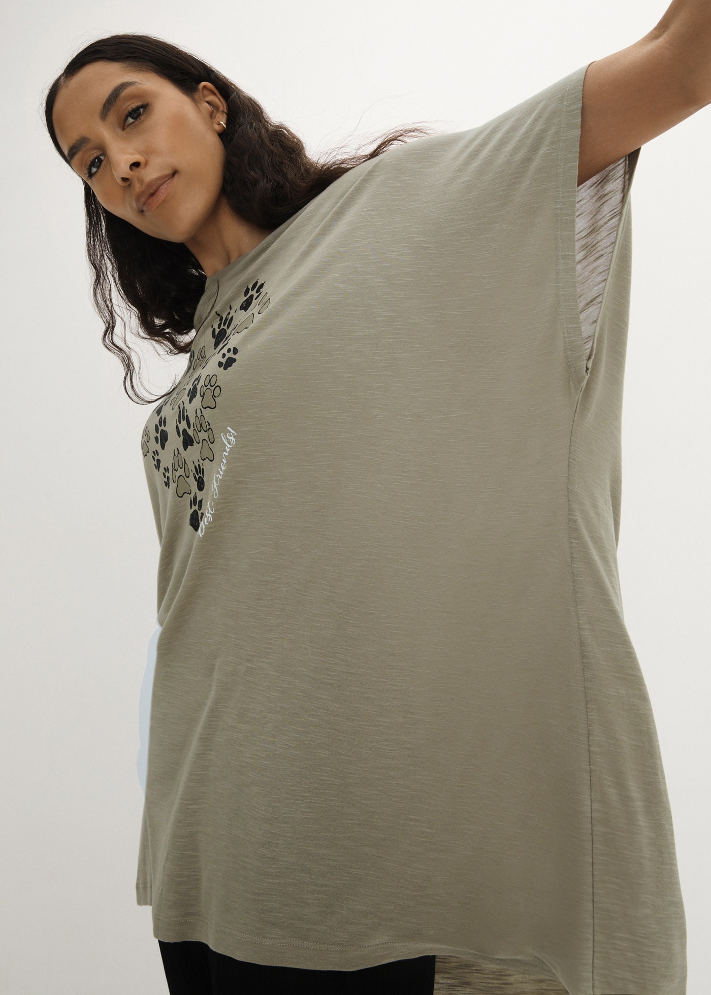 bonprix T-shirt Oversize-Passform, Kurzarm, mit dekorativem Druck, aus Viskose