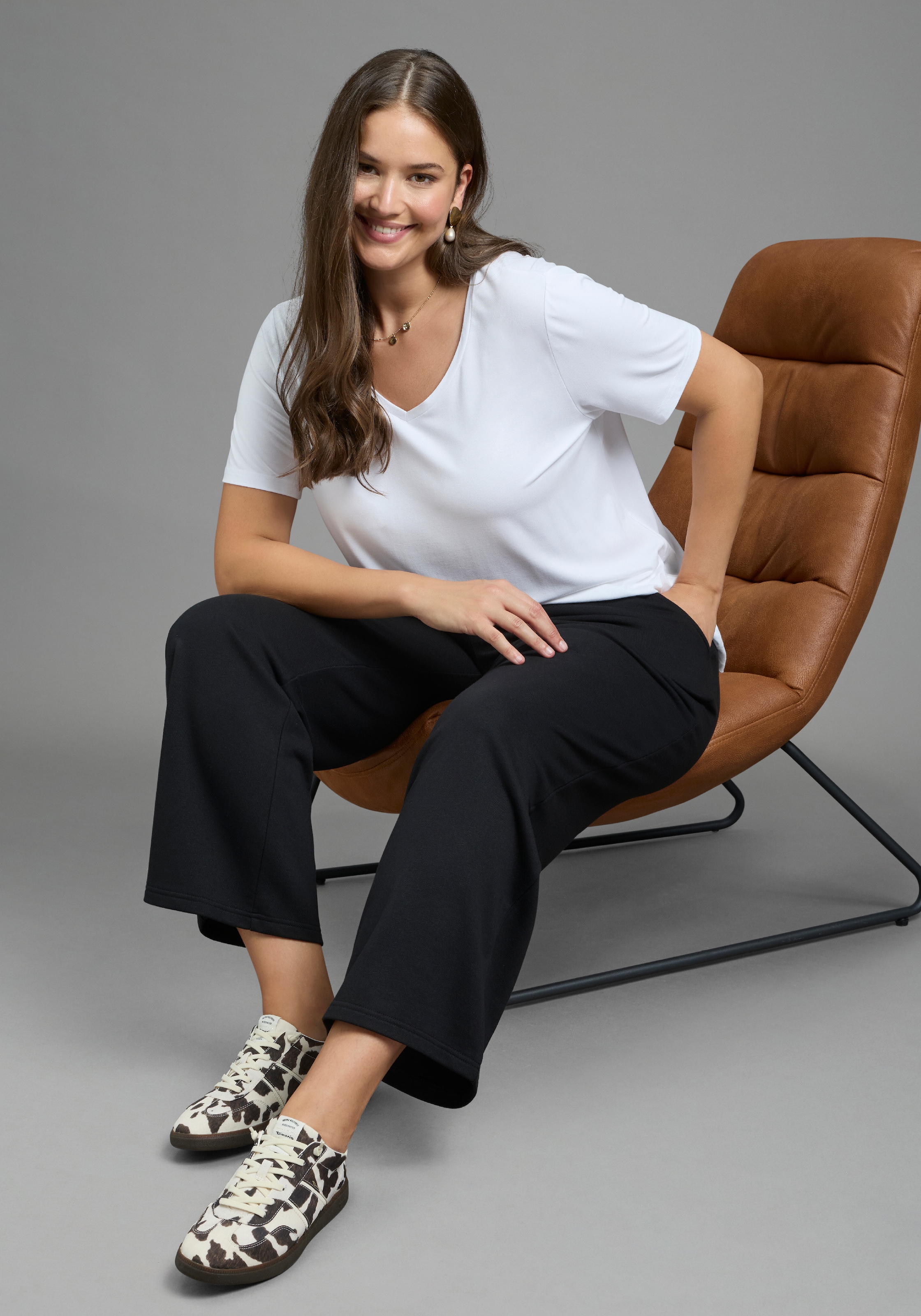 Laura Scott CURVE Pantalon de jogging »Grosse Grössen«  avec une largeur de jambe décontractée, idéal pour les courbes