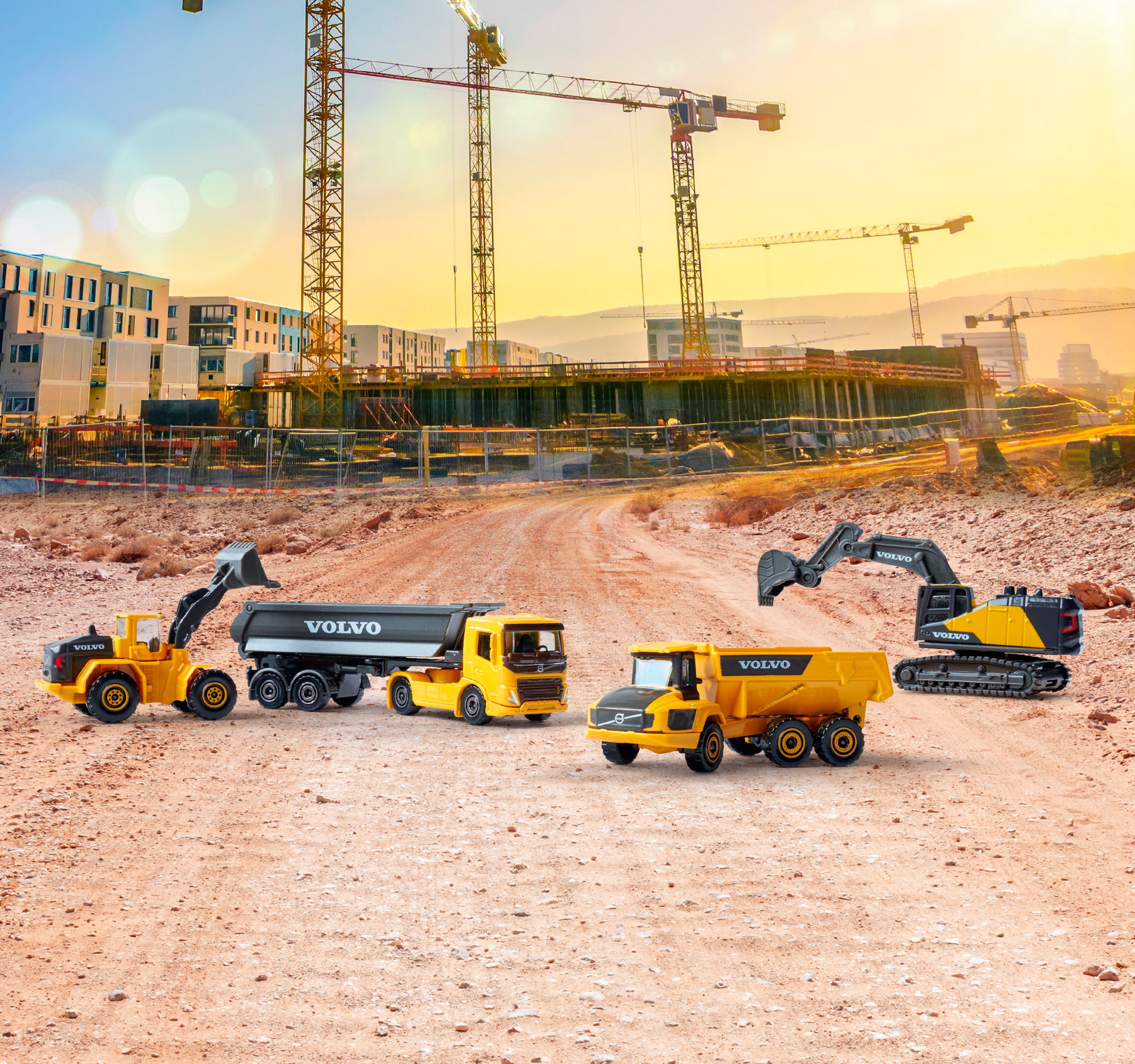 majORETTE Camion jouet »Volvo Geschenkset - Baustellenfahrzeuge 4er« exklusiv nur in diesem Set erhältlich: Kipplaster