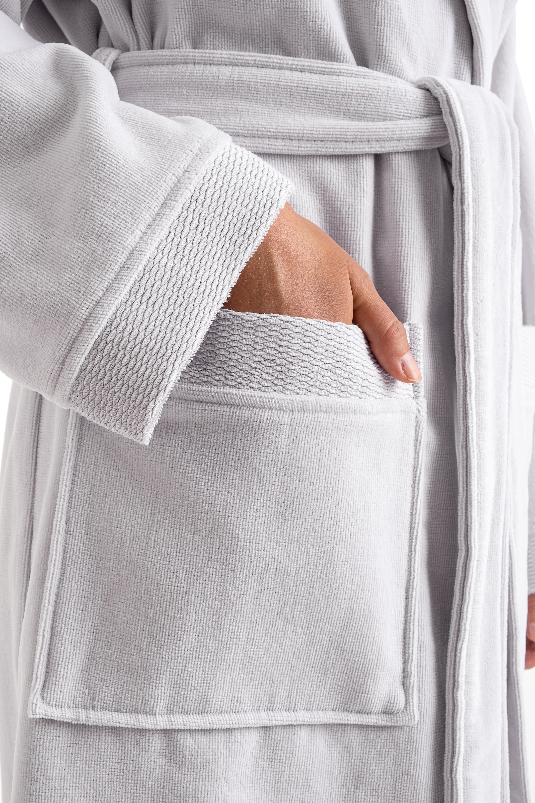 GOODproduct Unisex-Bademantel »Fenya, 330 g/m², Premium, Hotelbademantel, Morgenmantel,  Sauna & Spa« 1 Stk. Reissverschlusstaschen, weich mit GRATIS-Zugabe: 1x Duschtuch 70x140 cm