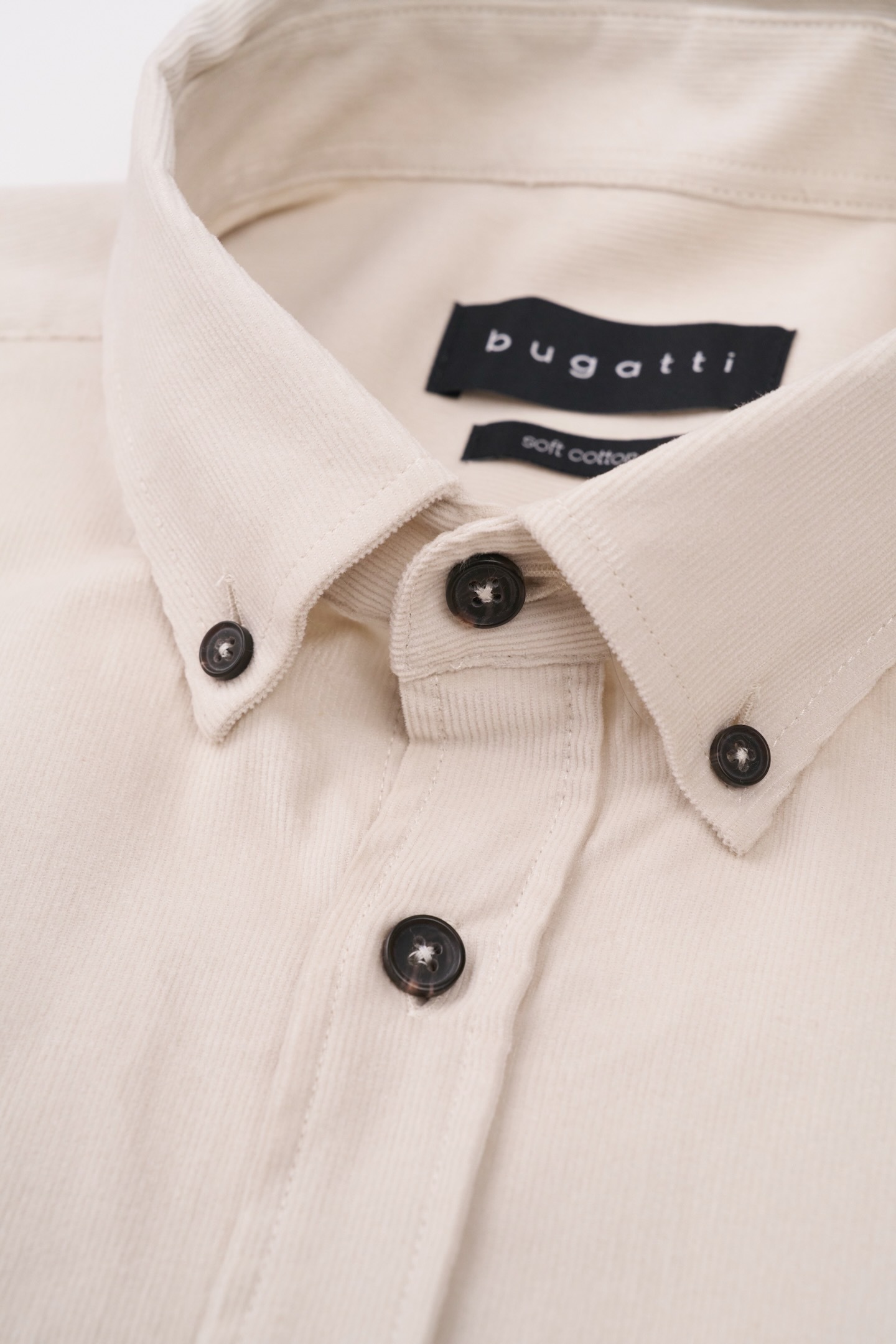 bugatti Chemise à manches longues aus modernem Feincord