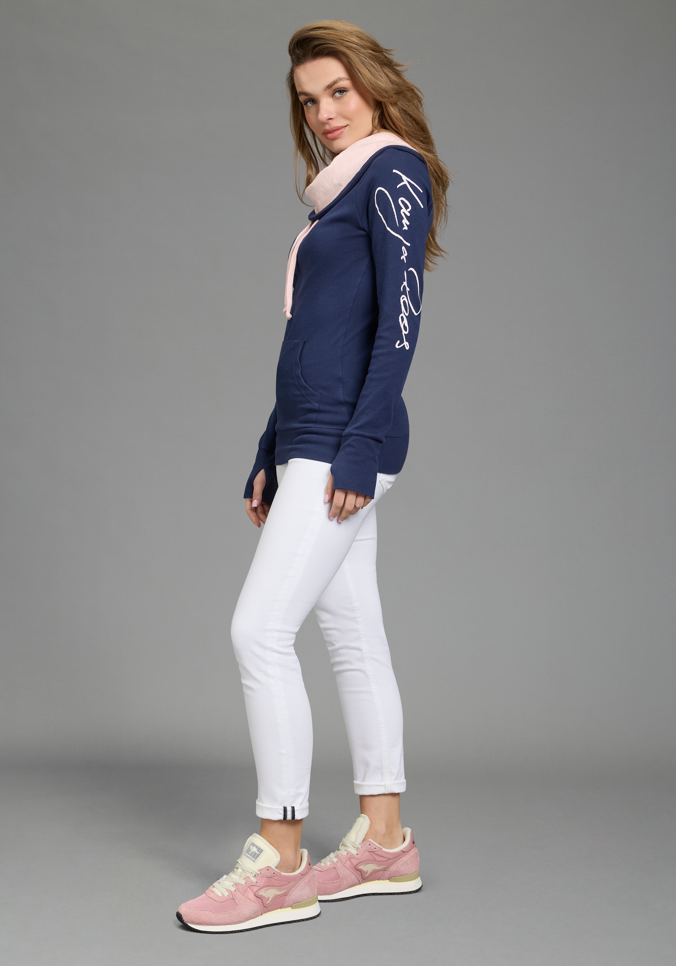 KangaROOS Sweat-shirt long , figurbetonter Schnitt,  mit stylischem Logodruck
