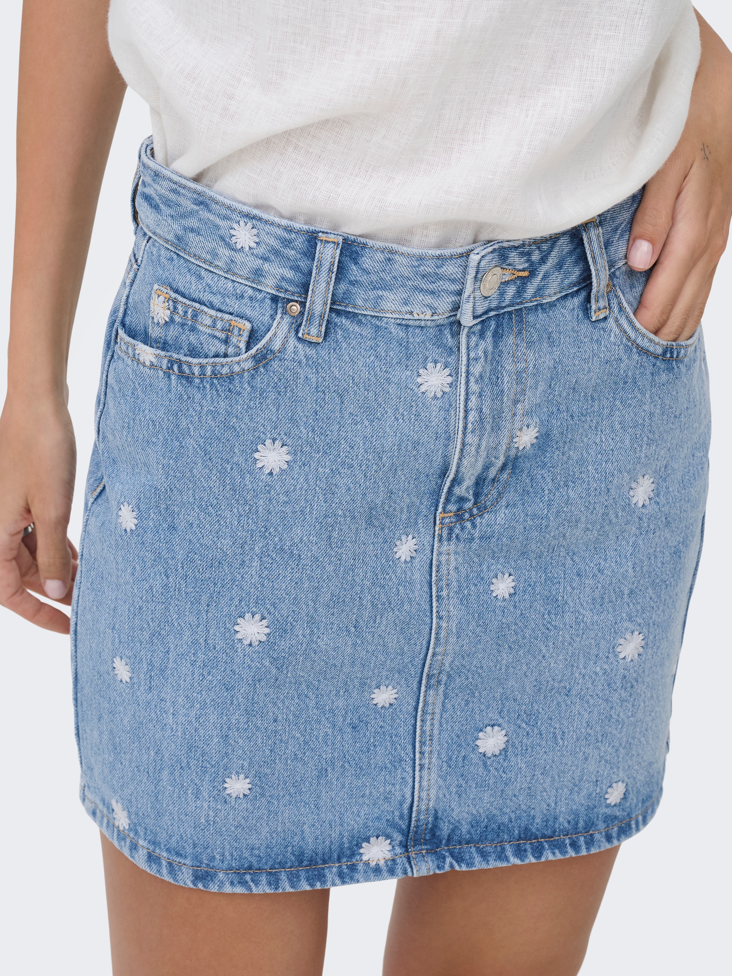 ONLY Jupe en jean »ONLSTELLA DAISY SHORT SKIRT DNM AZG«