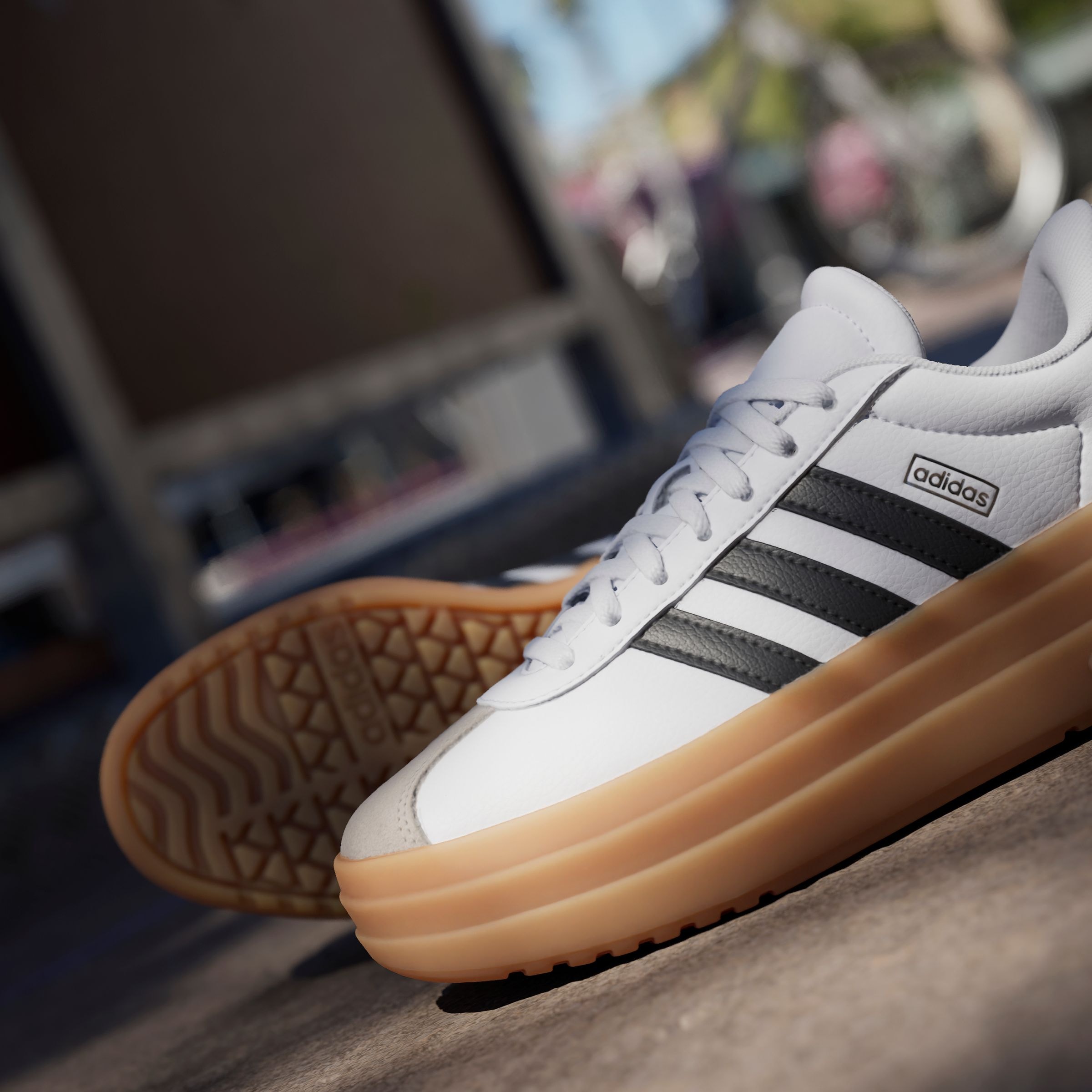 adidas Sportswear Sneaker »VL COURT BOLD LIFESTYLE KIDS«  Design auf den Spuren des adidas Gazelle Bold, für Kinder