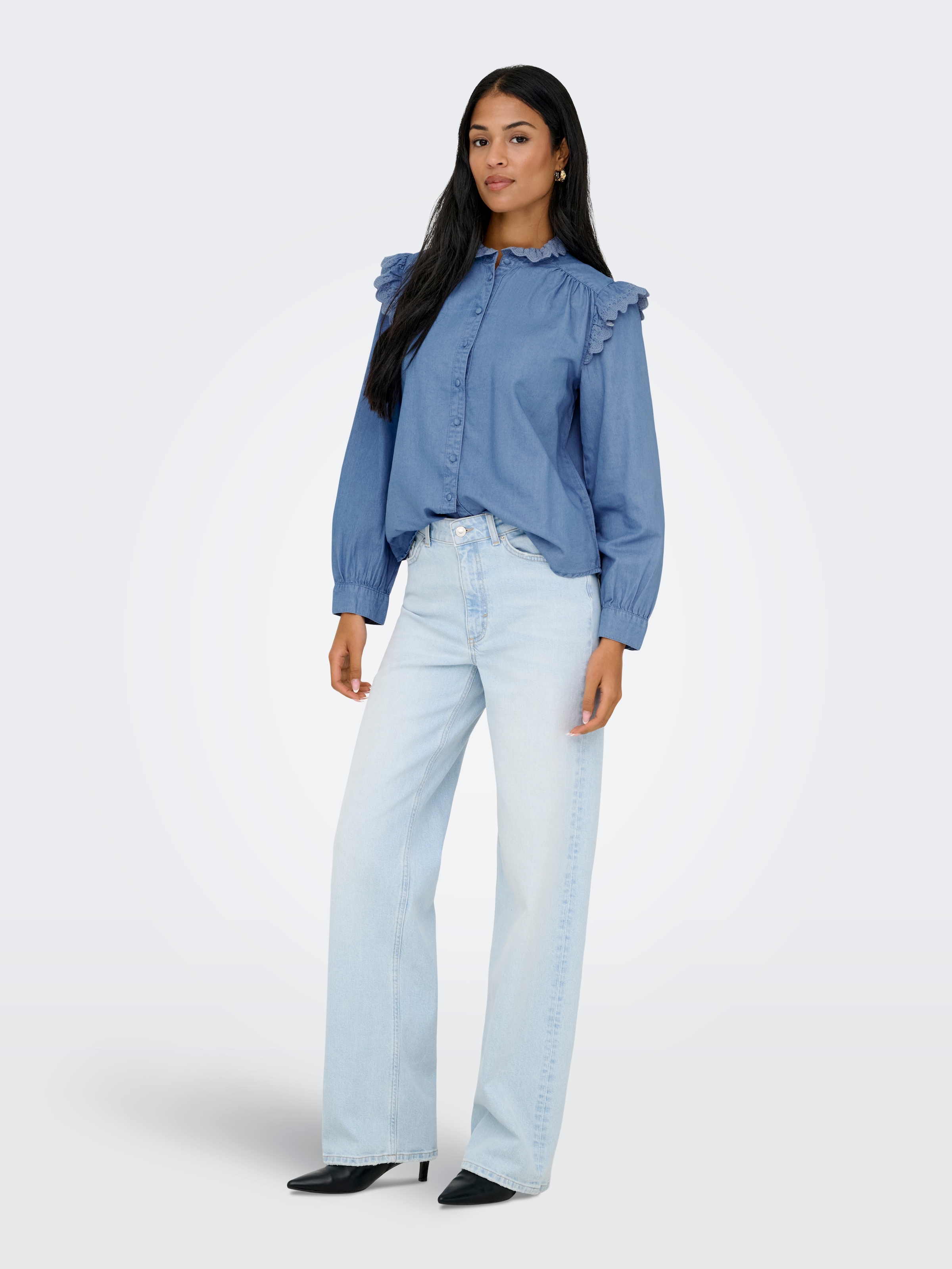 ONLY Jeansbluse »ONLPIPER L/S EMB FRILL DNM SHIRT QYT« mit Rüschen