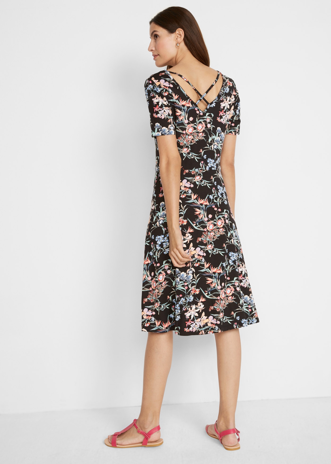 bonprix Robe en jersey für warme Tage, aus Viskose mit Elasthan, A-Linien-Schnitt