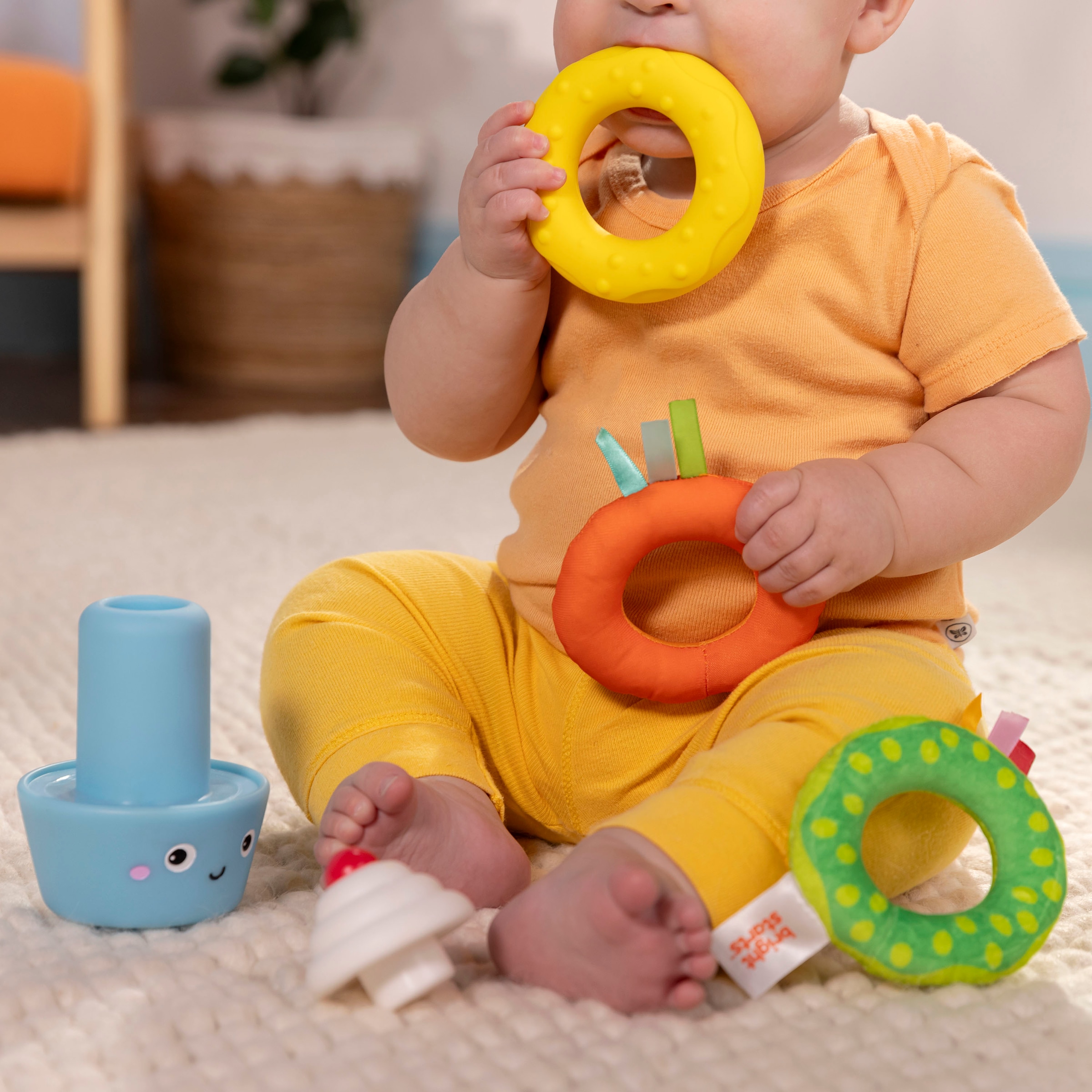 Bright Starts Stapelspielzeug »Cupcake Tower Stacking Toy with Teether«