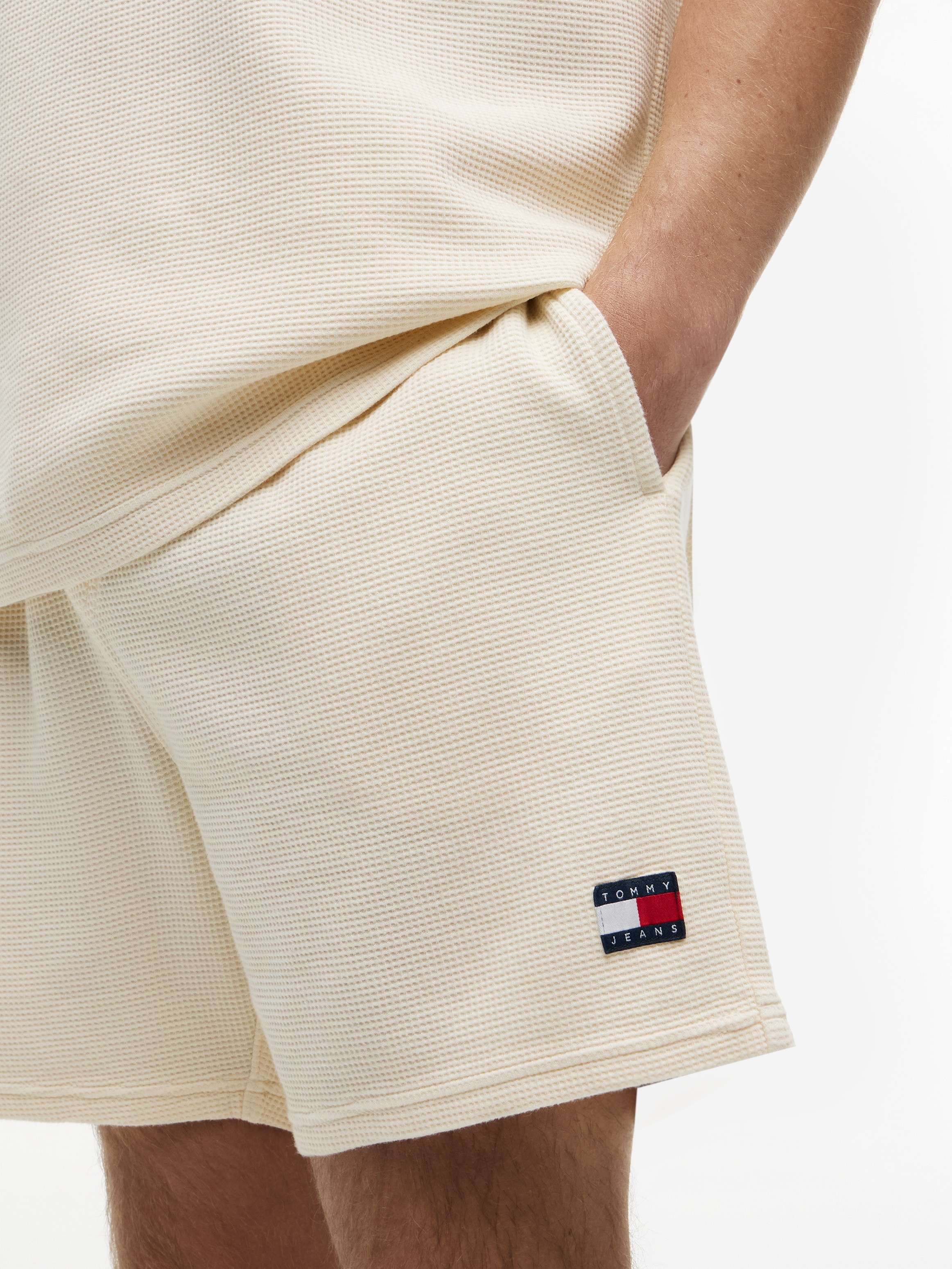 Tommy Jeans Sweatshorts »TJM WASHED WAFFLE BEACH SHORT«  en tricot gaufré et ceinture élastique