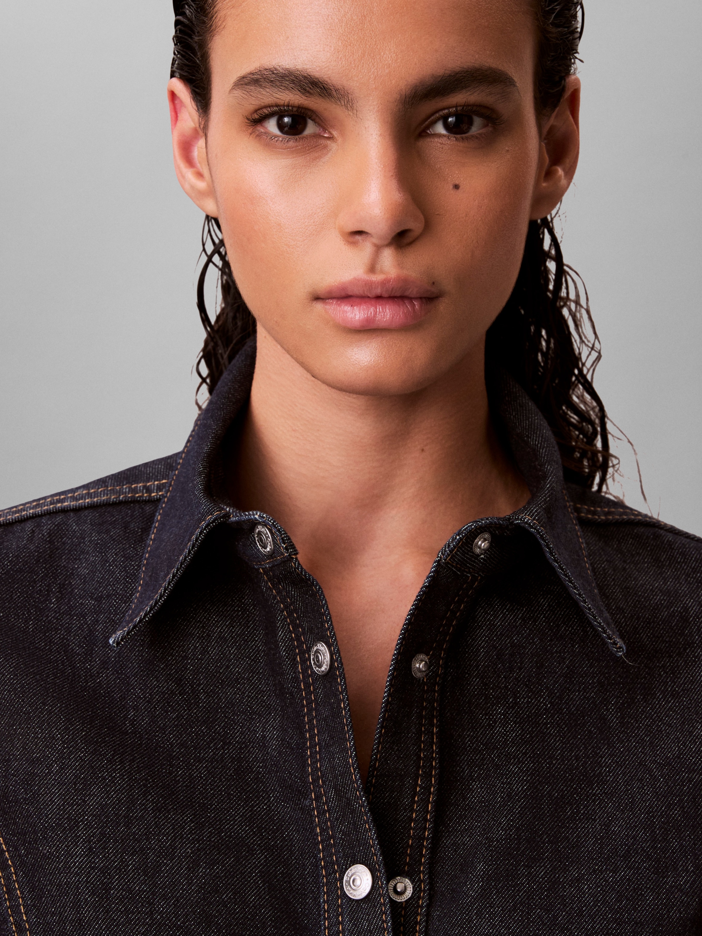 Calvin Klein Jeans Robe en jean Regular fit mit Rundhalsausschnitt