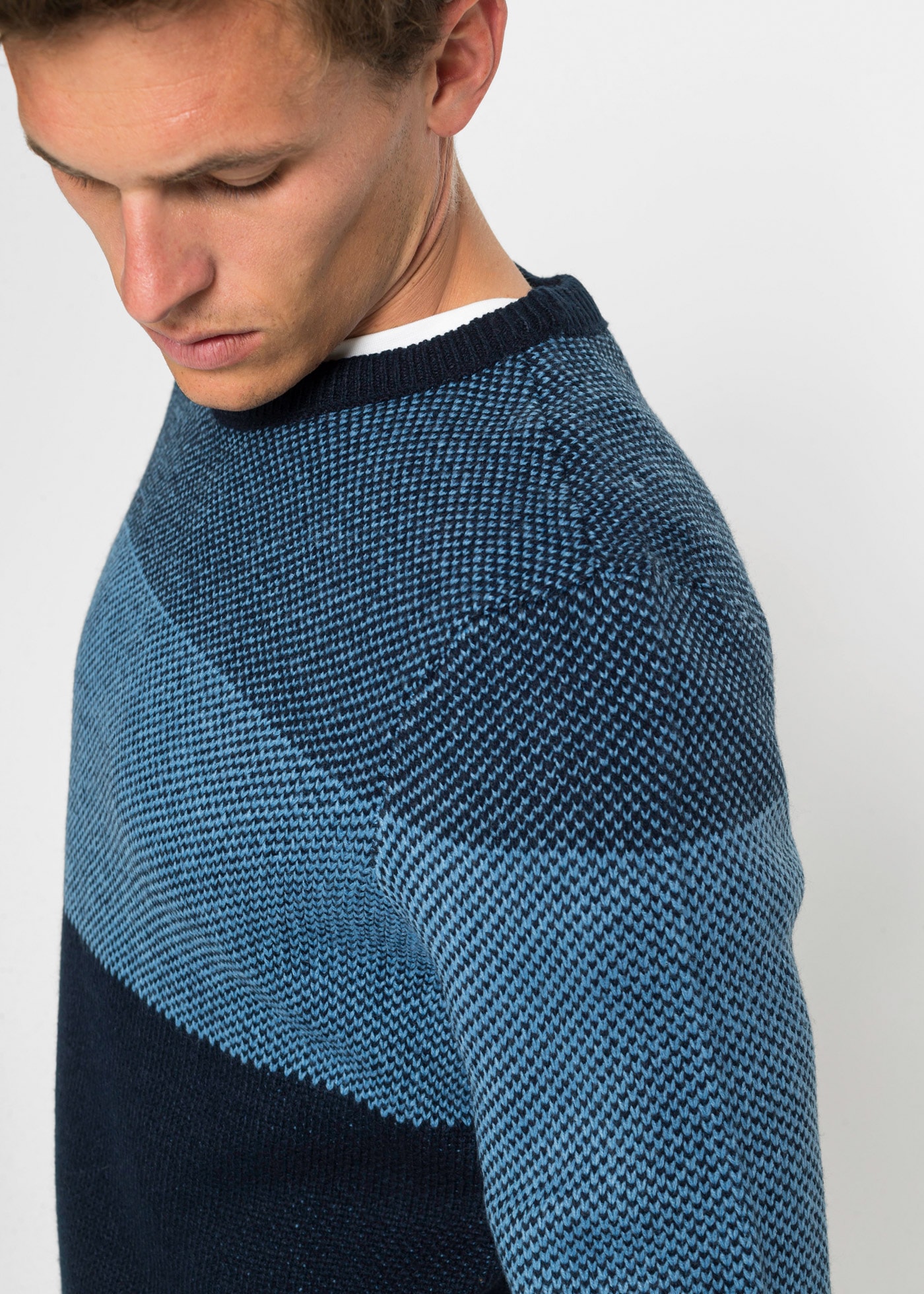 bonprix Pull en tricot aus Polyacryl, Regular Fit, mit Colorblocking-Optik
