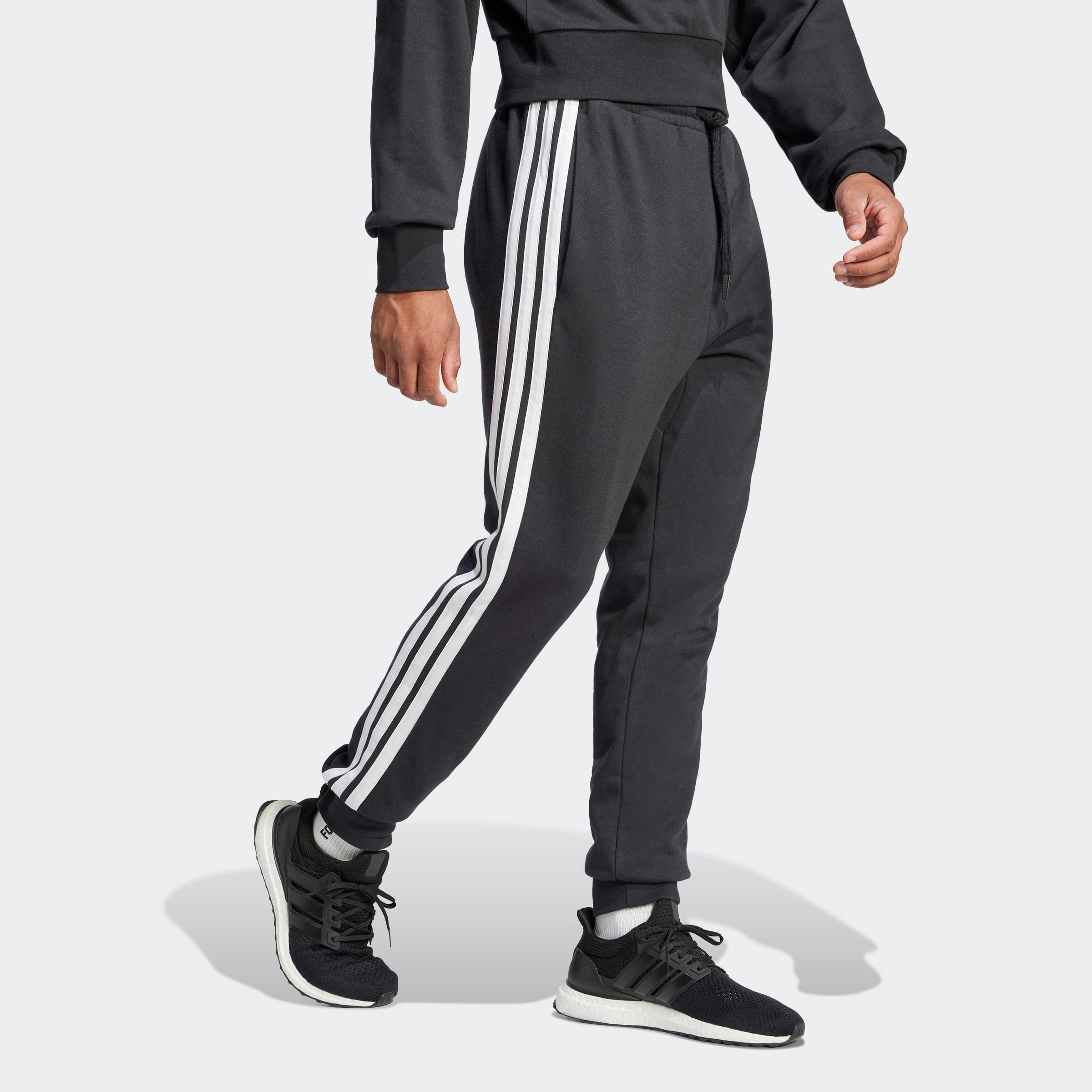 adidas Sportswear Pantalon de sport »M 3S FT TC PT«  schmal zulaufende Beinform, für sportliche Aktivitäten