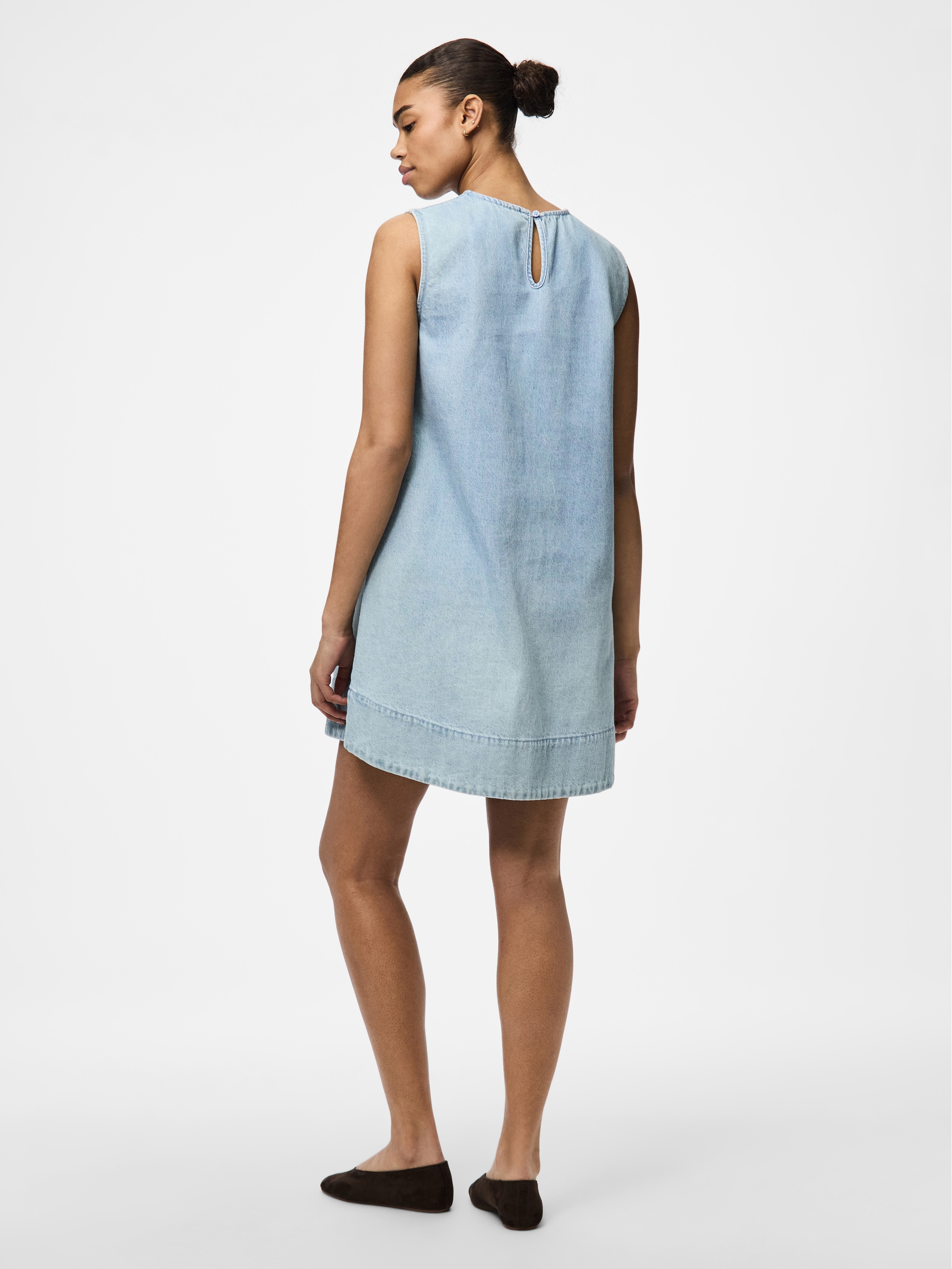 pieces Robe en jean »PCFLORA SL MINI DENIM DRESS NOOS« avec coupe trapèze
