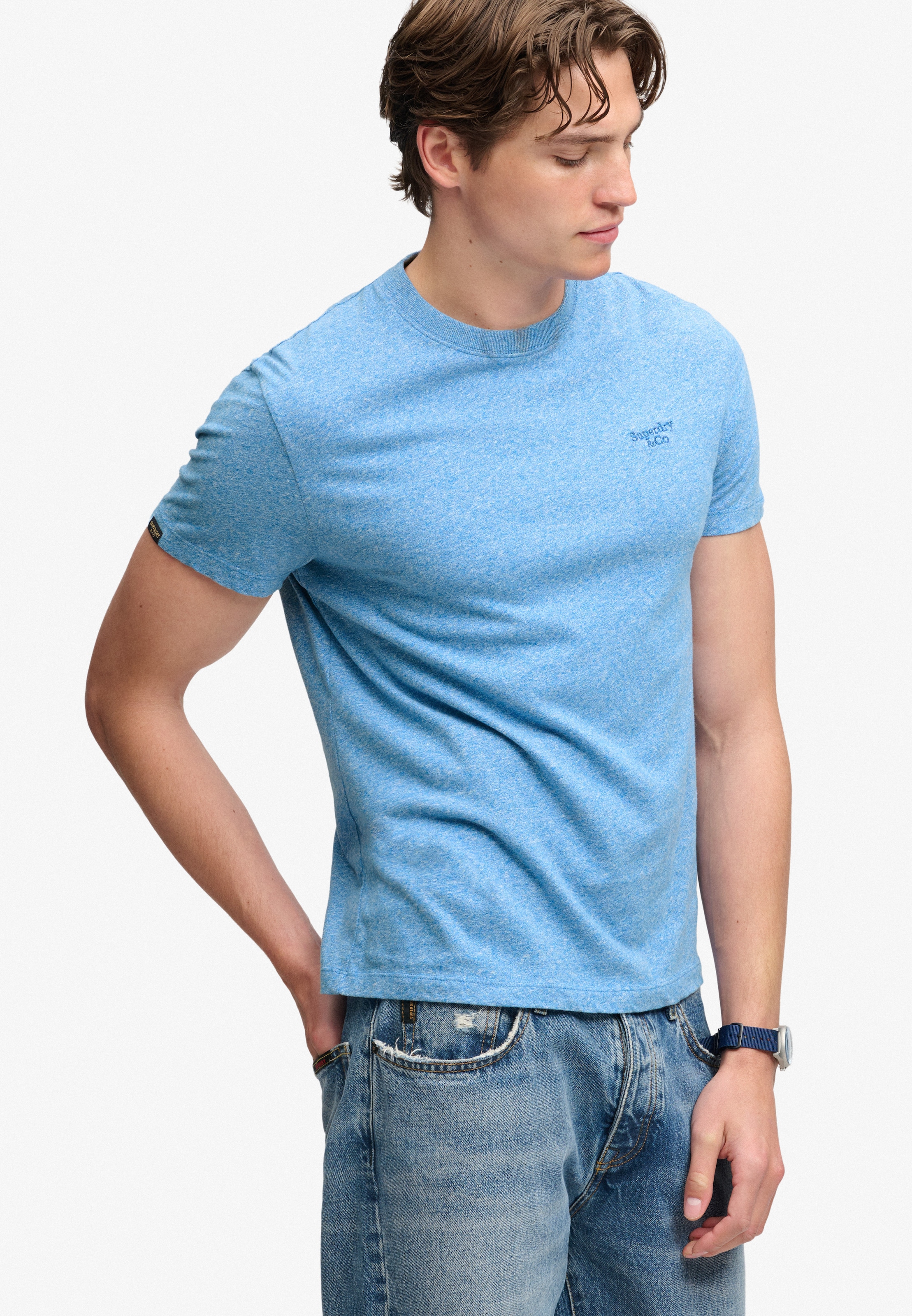 Superdry Shirt à col rond »ESSENTIAL SERIF LOGO EMB TEE« coton, coupe régulière