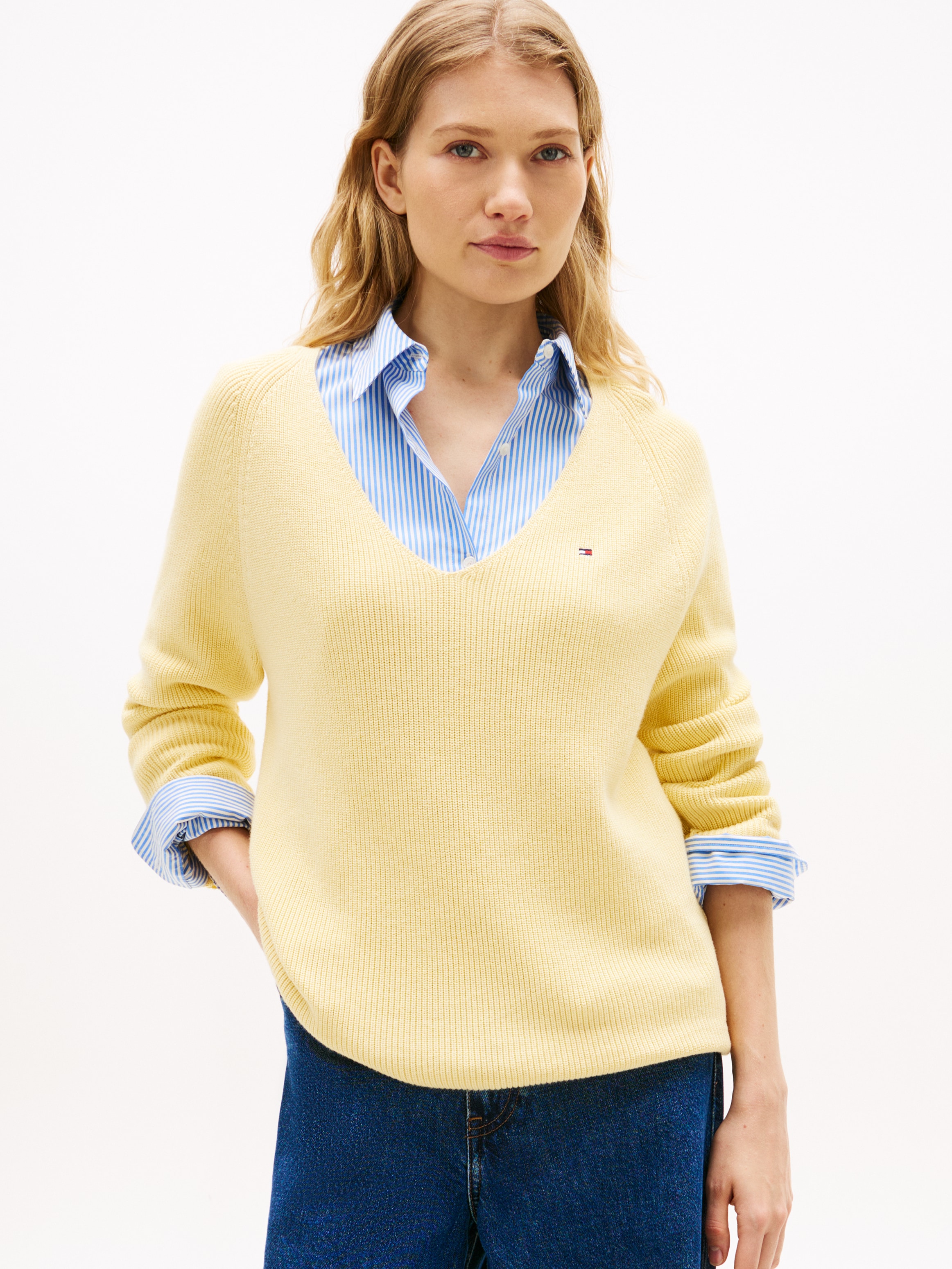 Tommy Hilfiger Strickpullover »CO CARDI STITCH V-NK LS« mit Logostickerei