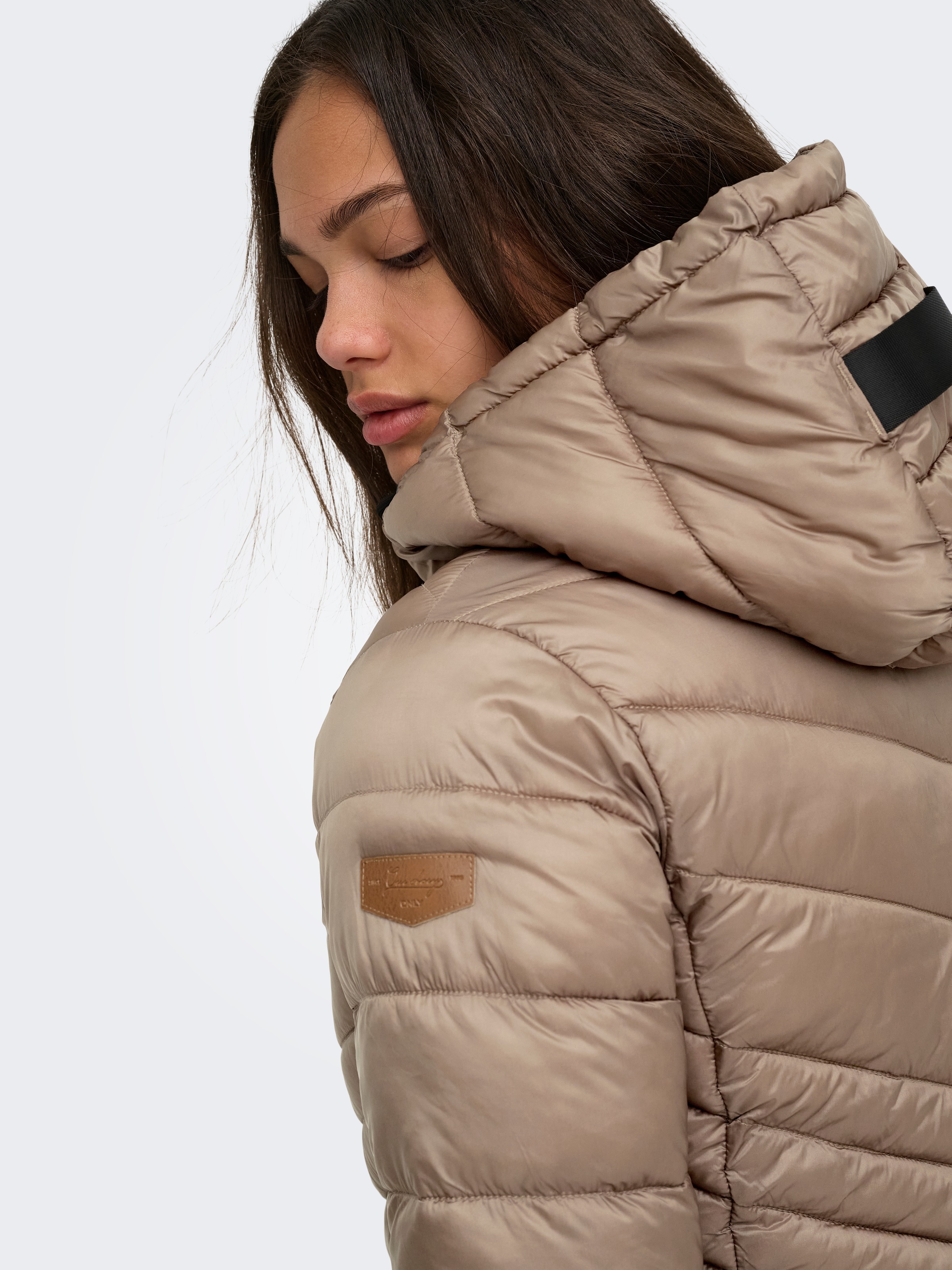 ONLY Veste matelassée »ONLMIMI HOOD JACKET CC OTW« avec capuche fibre synthétique