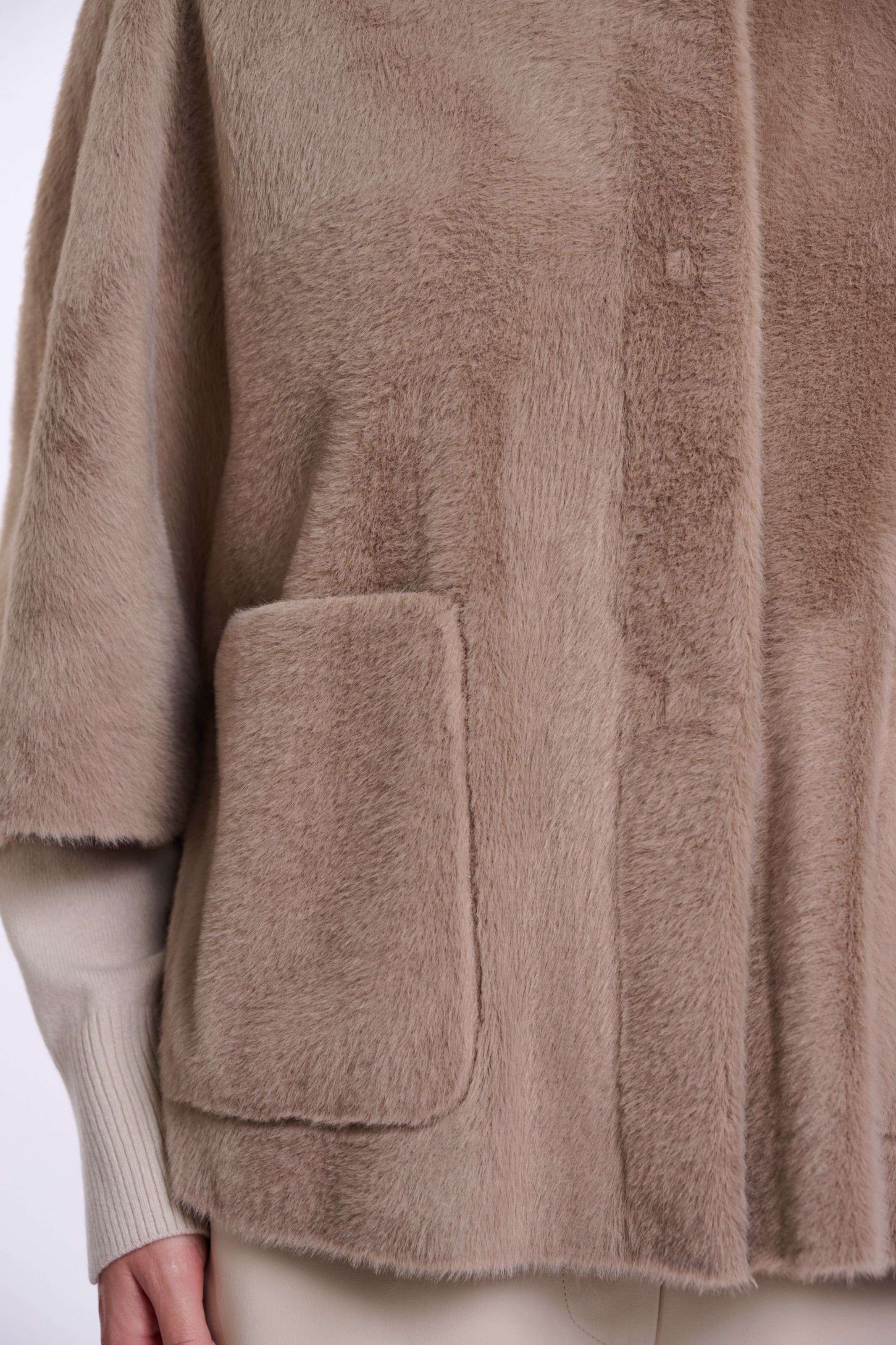 Rino & Pelle Strickcape Fellimitat-Jacke mit Halbarm und Stehkragen / Poncho-Stil