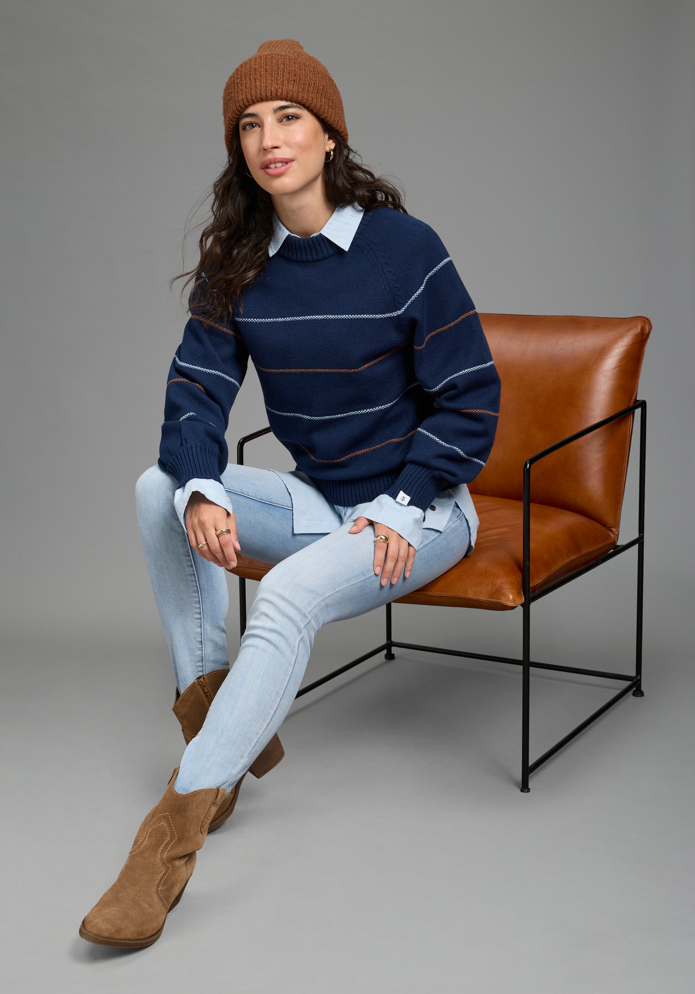 DELMAO Streifenpullover mit zarten Streifen und Rundhals