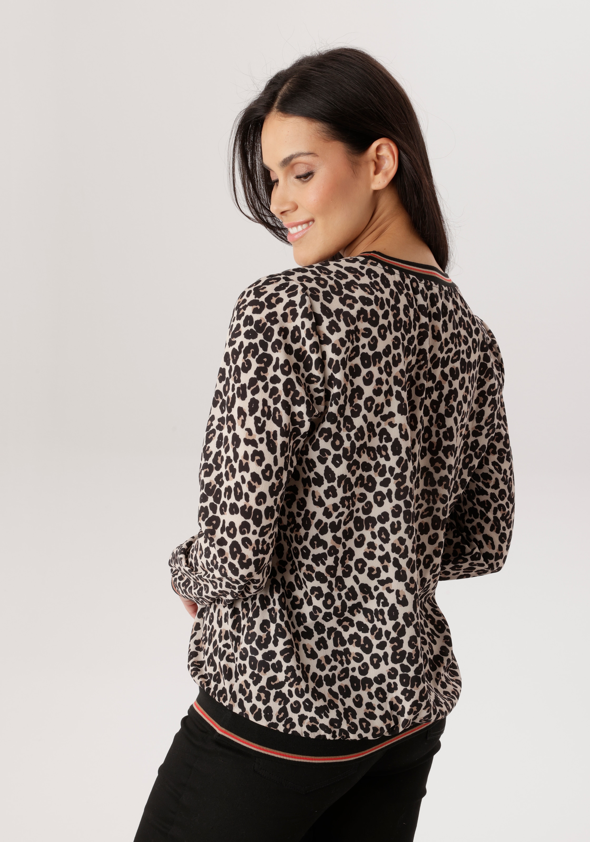 Aniston SELECTED Shirtbluse mit gestreiften Bündchen und Lepoarden-Print allover - NEUE KOLLEKTION
