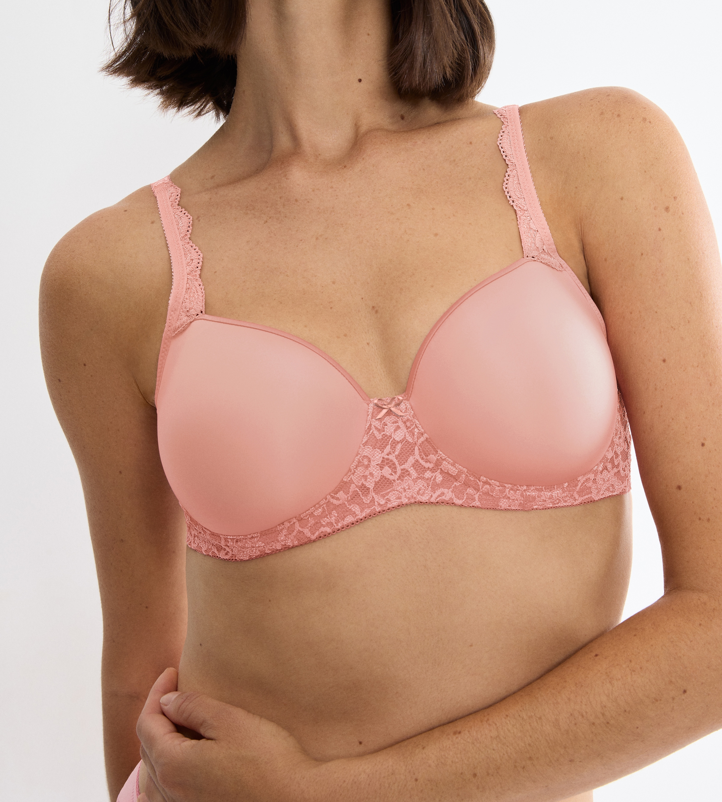 Triumph T-Shirt-BH »Amourette« Stretch-Spitze, glatte Cups, atmungsaktiv, leicht, feminin