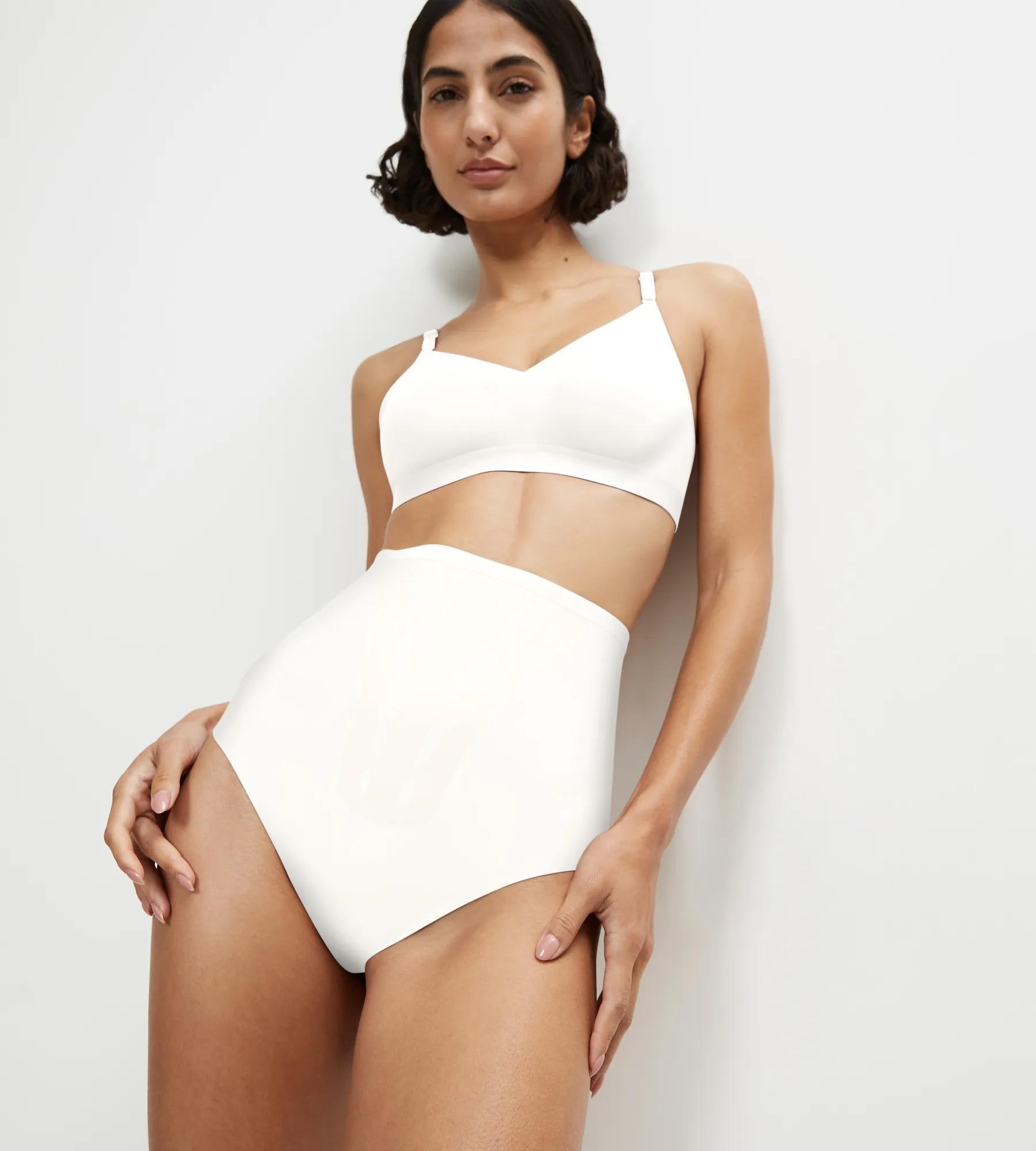 Triumph Shapingstring »Shape Smart« glättend und schmeichelnd, leichte, unsichtbare Slip-Konturen