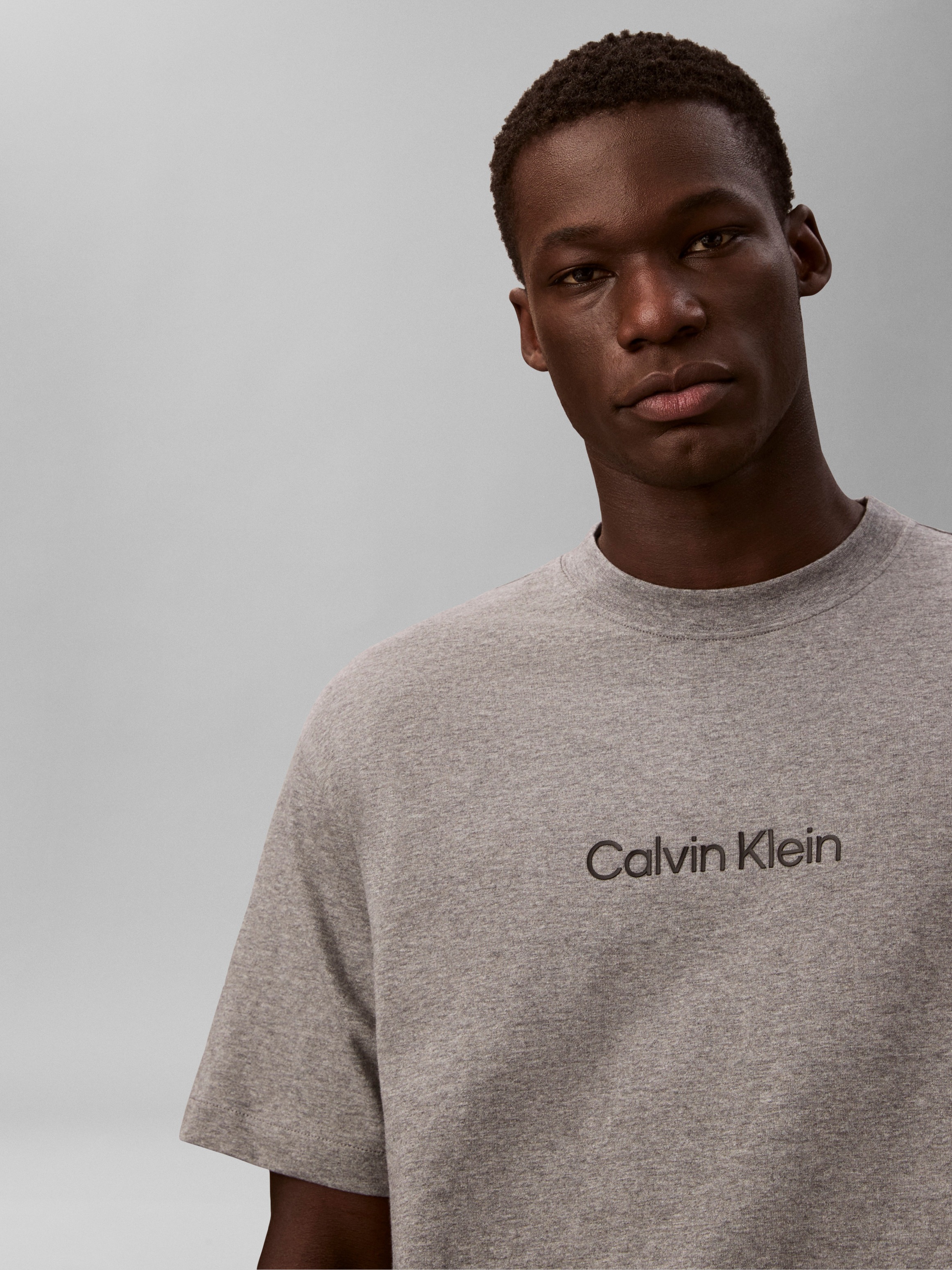 Calvin Klein T-shirt »SS RLXD STANDARD LOGO CREWNK TEE« Rundhalsausschnitt, relaxed fit