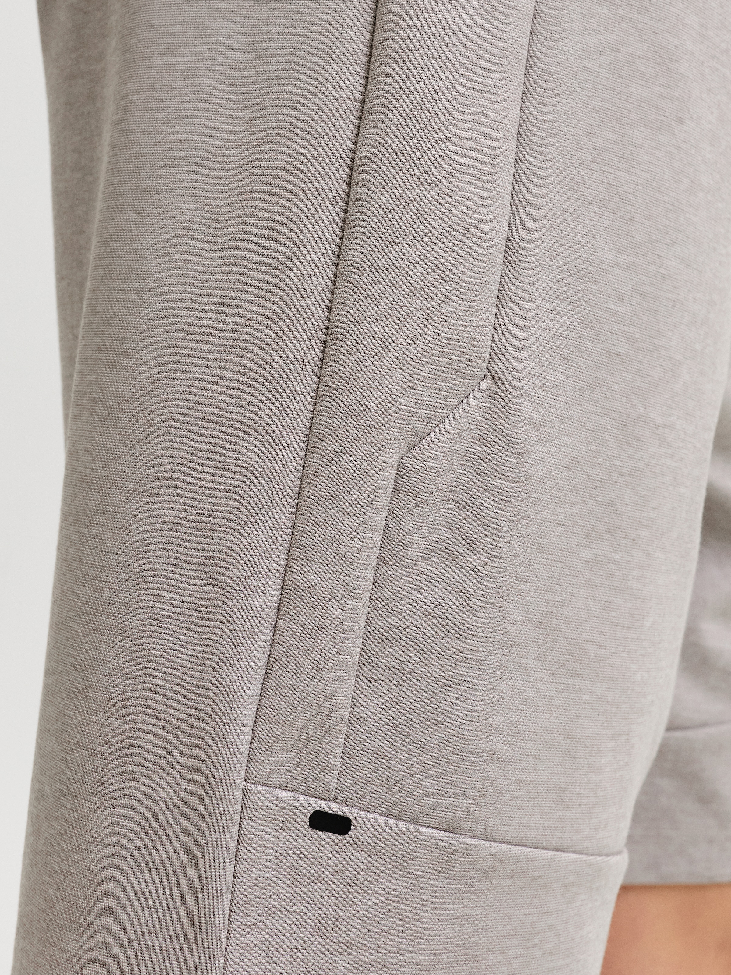 Jack & Jones Sweatshorts »JPSTGORDON BASE SWEAT SHORTS SRT SN«  mélange de matières avec stretch, coupe regular fit