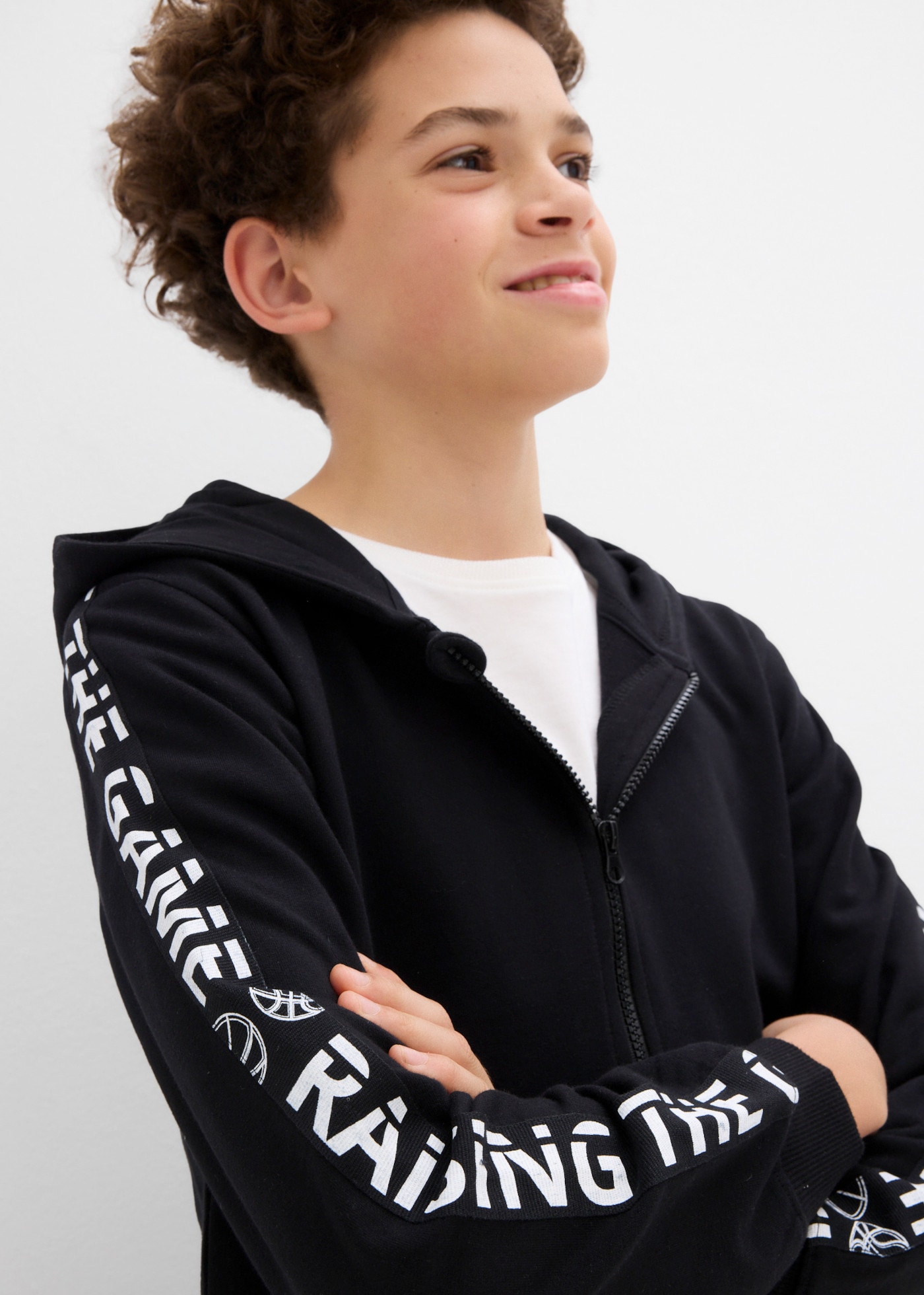 bonprix Sweat à capuche für Jungen, aus Baumwolle, lockere Passform, mit Stehkragen