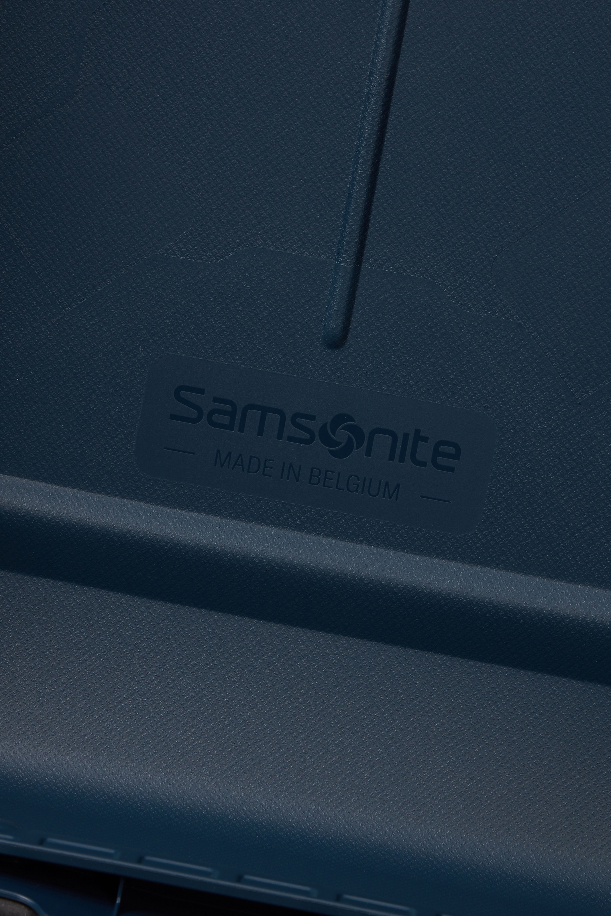 Samsonite Trolley à coque dure »ESSENS, verschiedene Grössen und Farben« 39 litre 4 Rollen avec boîtier robuste en polypropylène, avec plusieurs compartiments