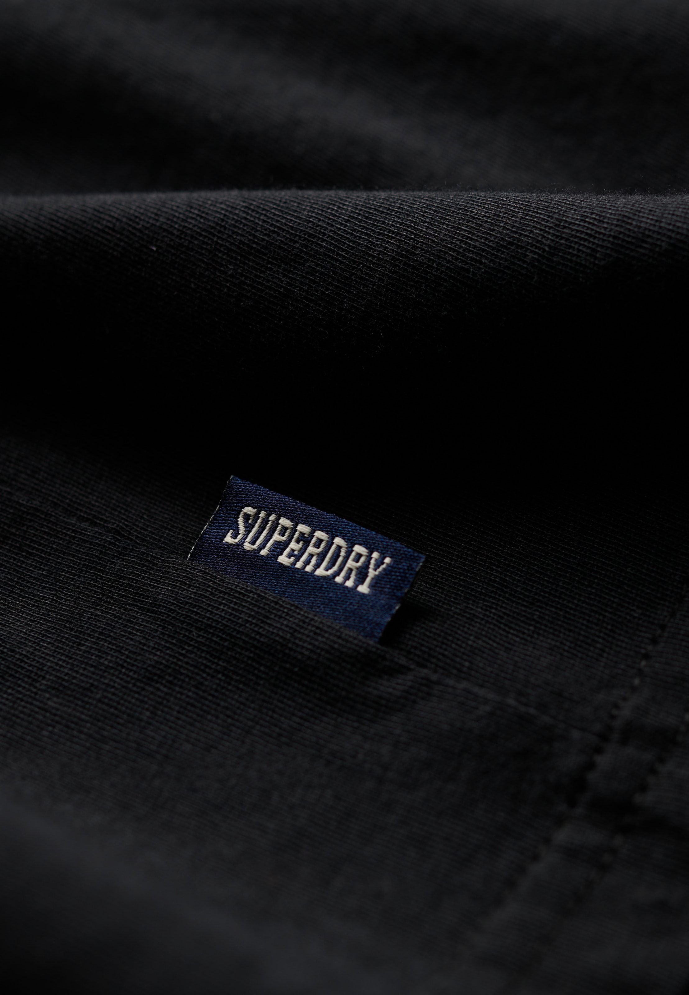 Superdry Tanktop »ESSENTIAL LOGO TANK UB« mit lockerer Passform, aus Baumwolle und Single Jersey