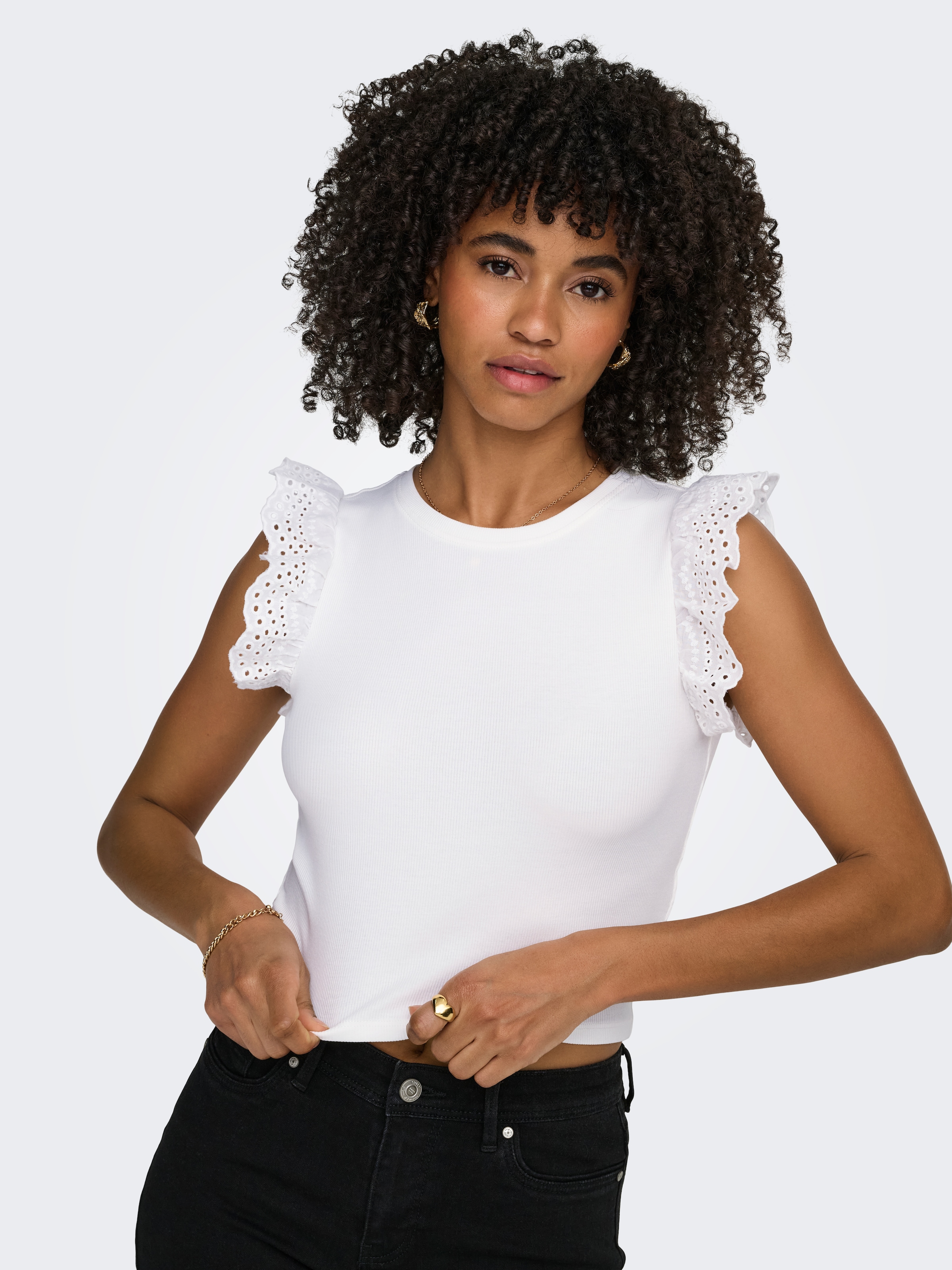 ONLY Top à volants »ONLMATHILDA S/L LACE DETAIL TOP JRS NOOS« mélange de coton, coupe régulière, col rond